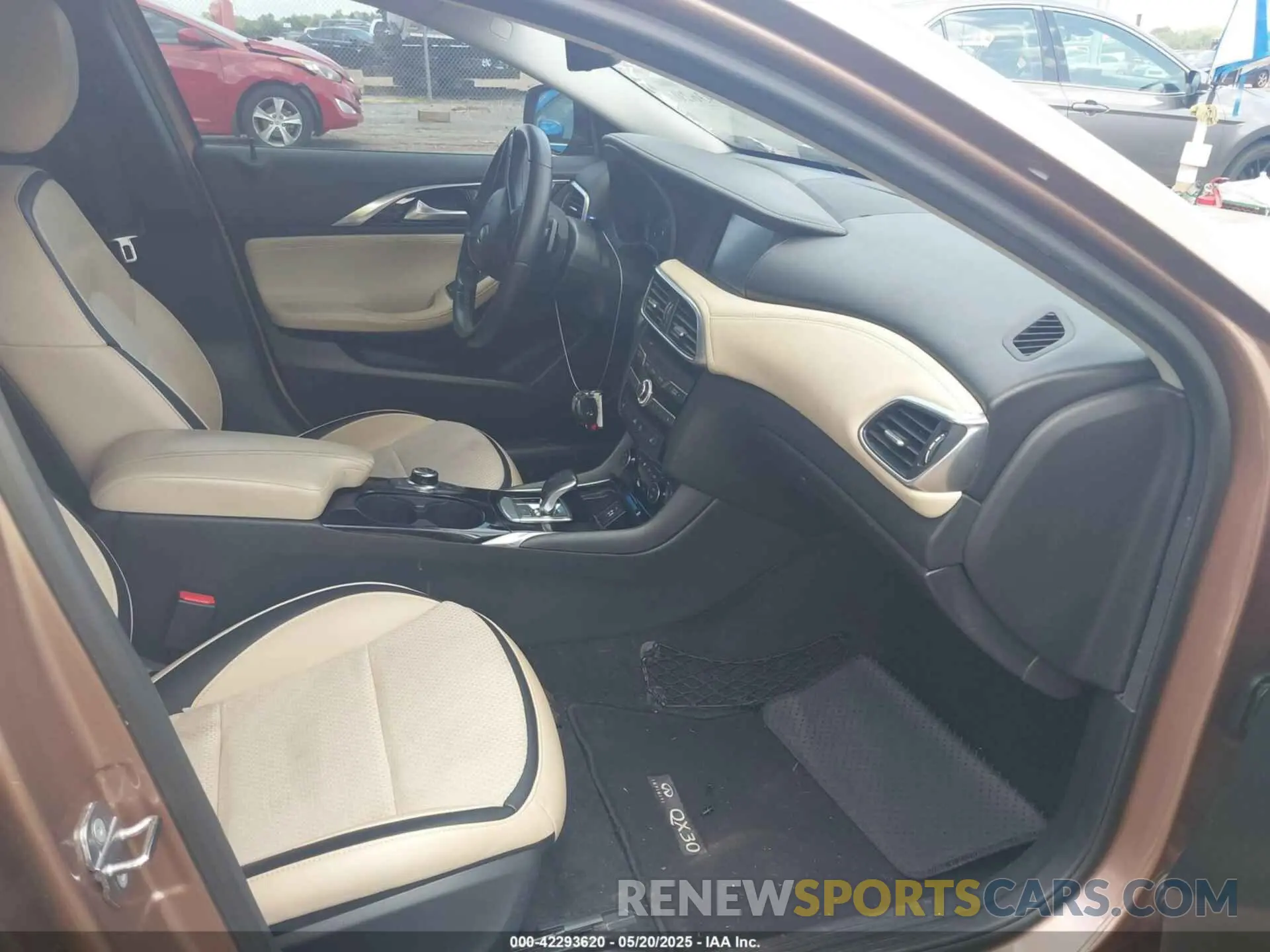5 Photograph of a damaged car SJKCH5CP4KA008012 INFINITI QX30 2019