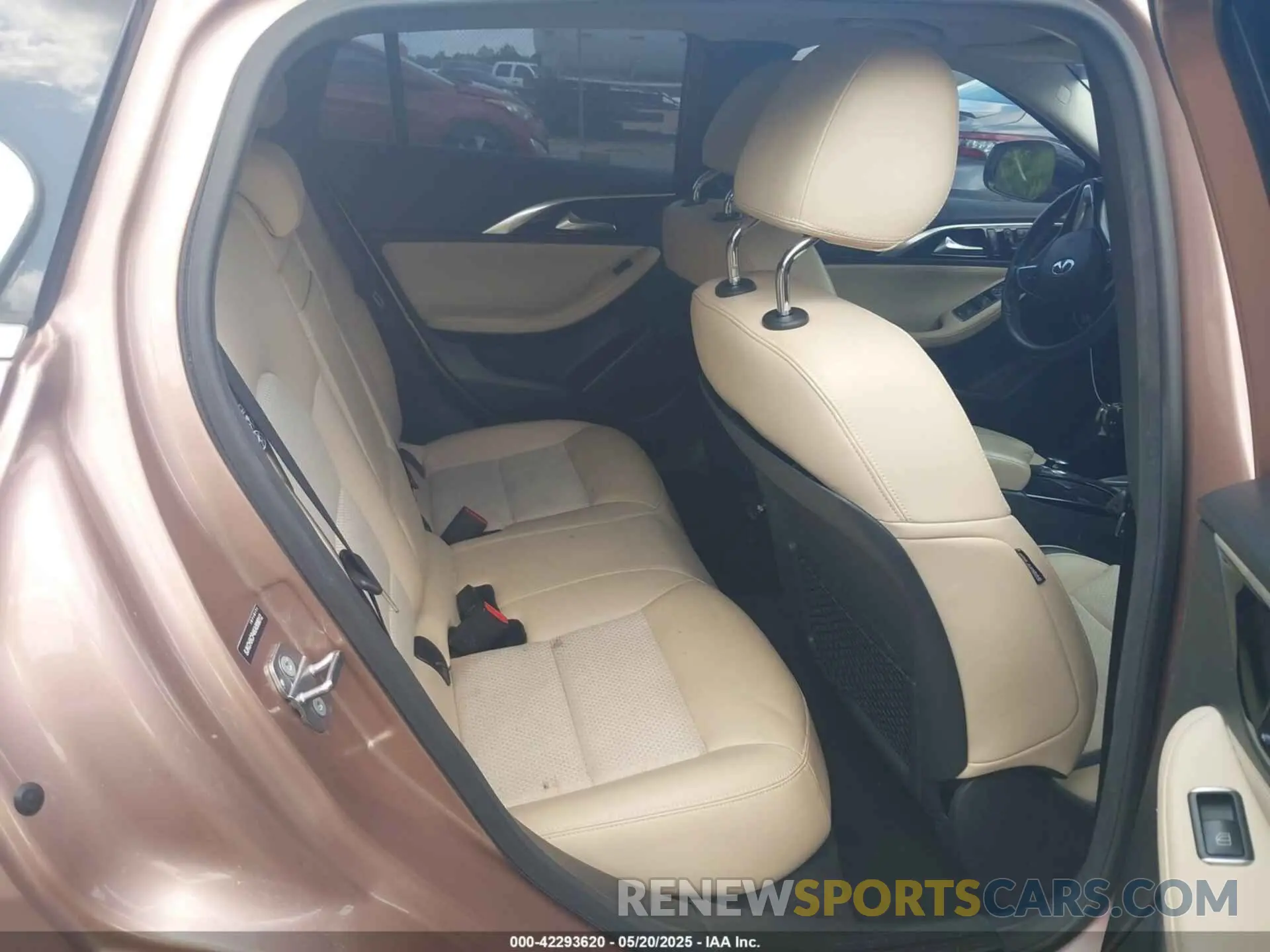8 Photograph of a damaged car SJKCH5CP4KA008012 INFINITI QX30 2019