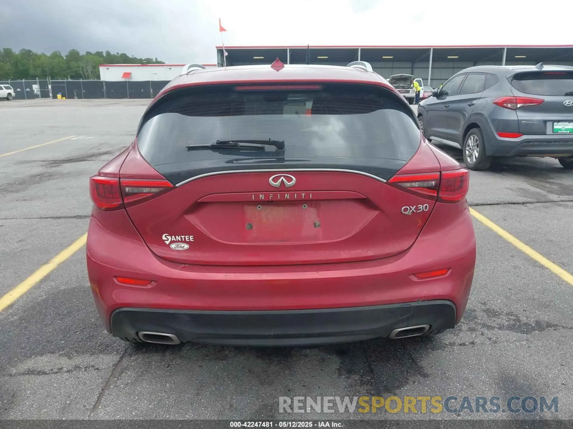 16 Photograph of a damaged car SJKCH5CP5KA010643 INFINITI QX30 2019