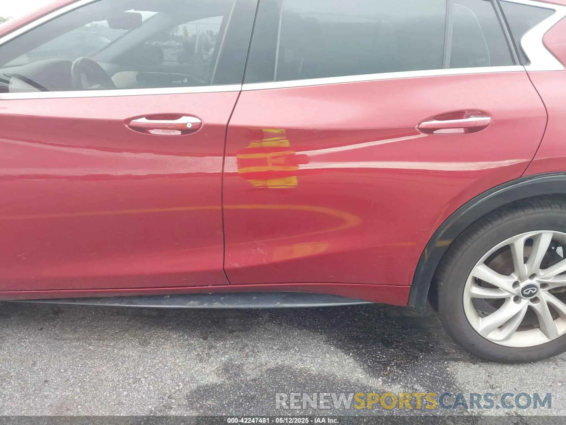 17 Photograph of a damaged car SJKCH5CP5KA010643 INFINITI QX30 2019