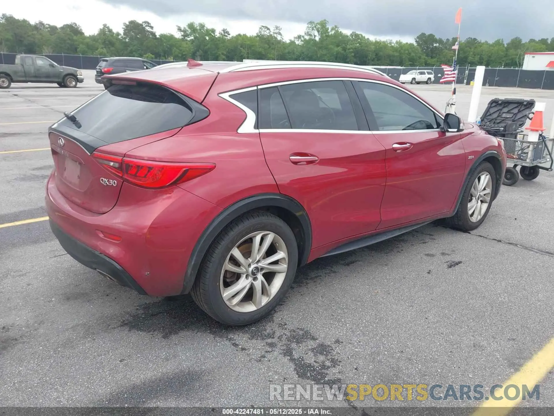 4 Photograph of a damaged car SJKCH5CP5KA010643 INFINITI QX30 2019