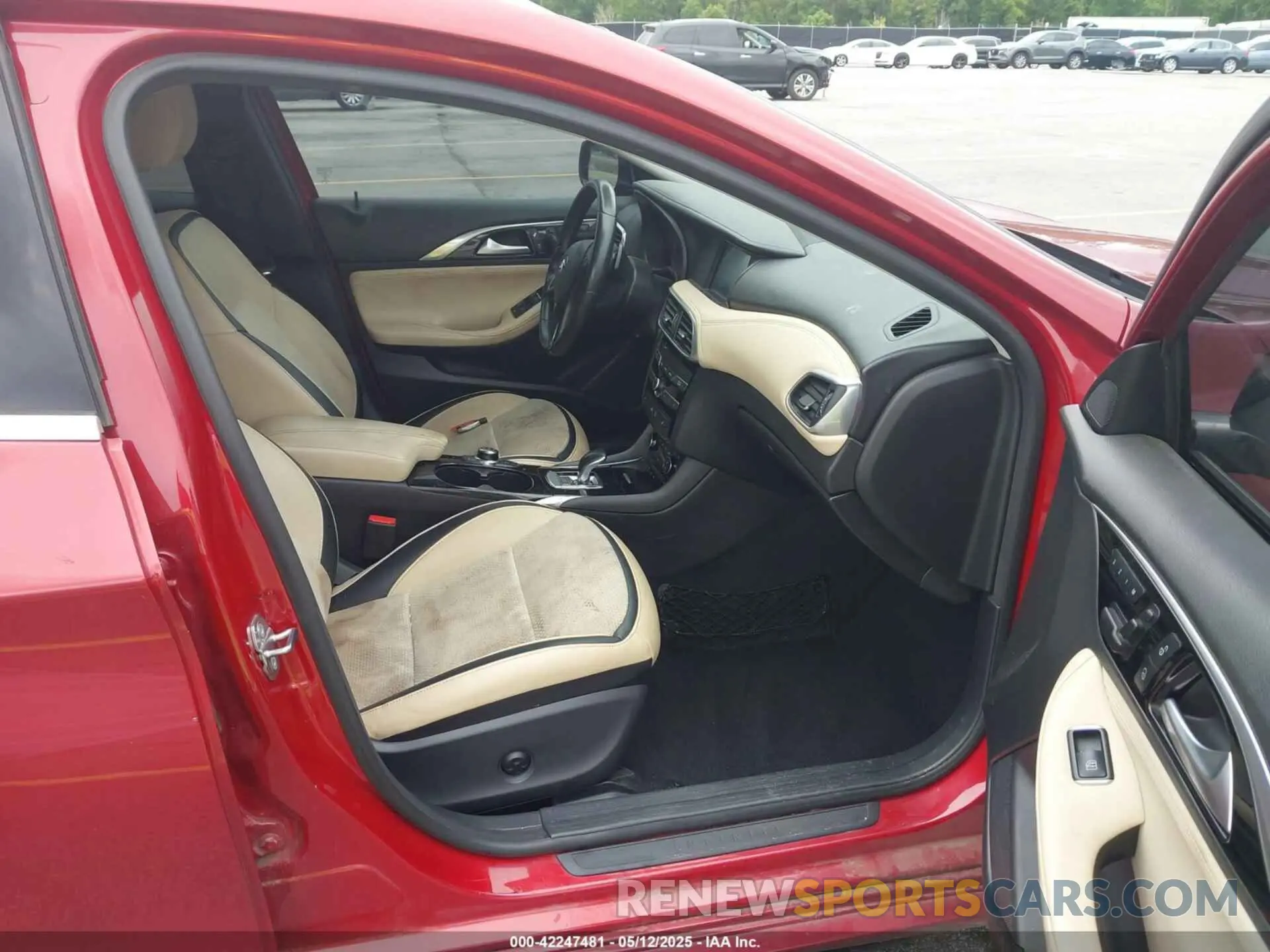 5 Photograph of a damaged car SJKCH5CP5KA010643 INFINITI QX30 2019