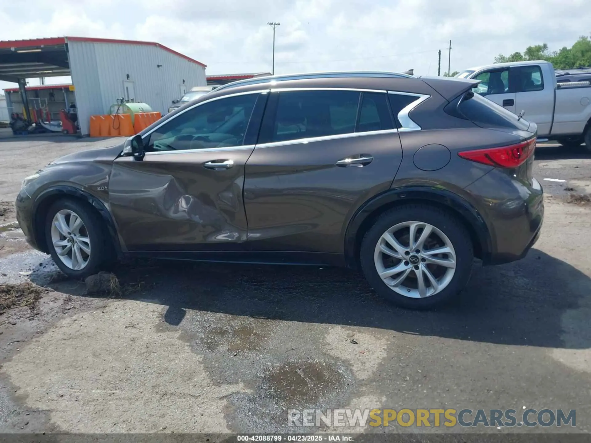 14 Photograph of a damaged car SJKCH5CP5KA012022 INFINITI QX30 2019