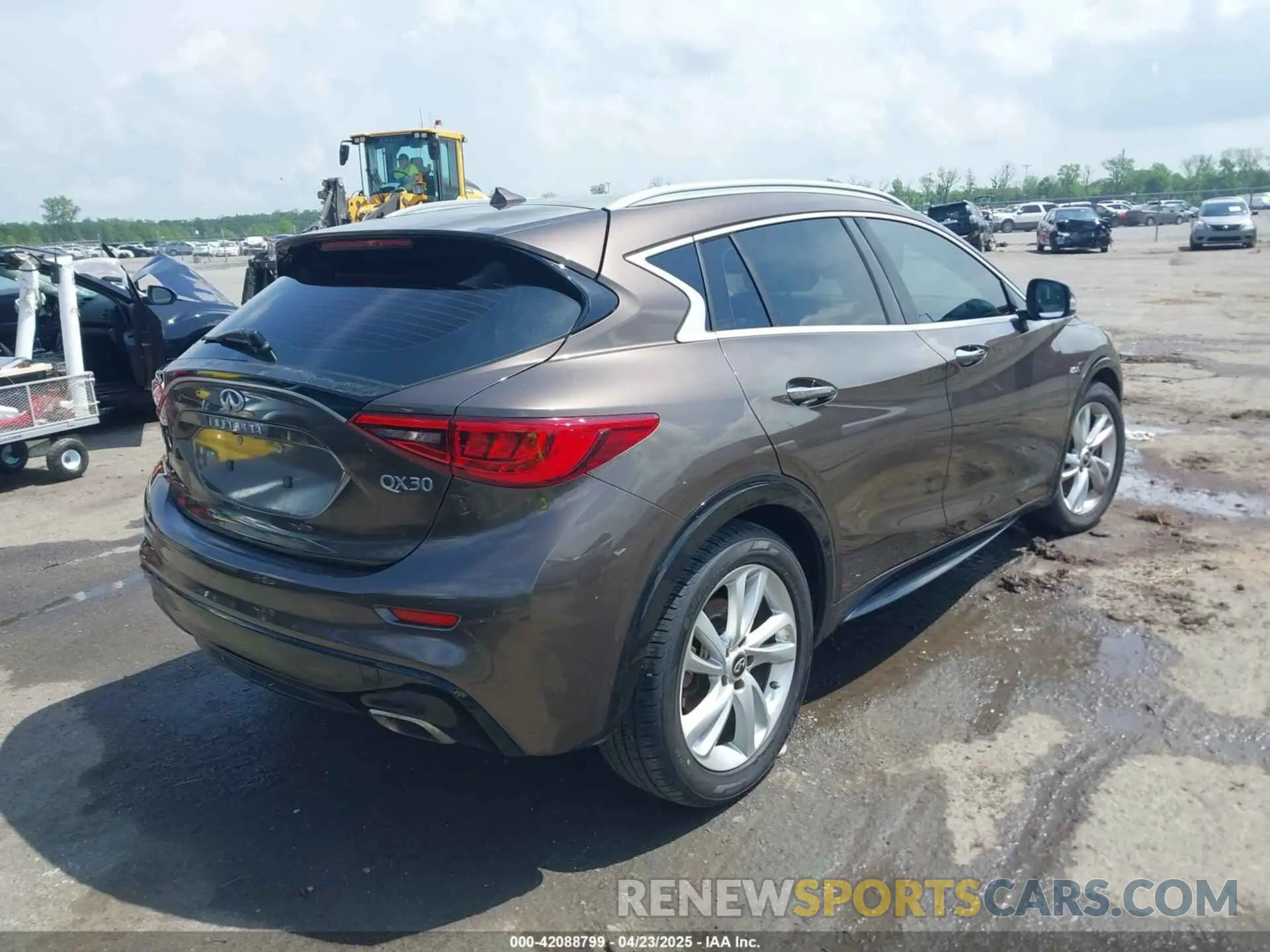 4 Photograph of a damaged car SJKCH5CP5KA012022 INFINITI QX30 2019