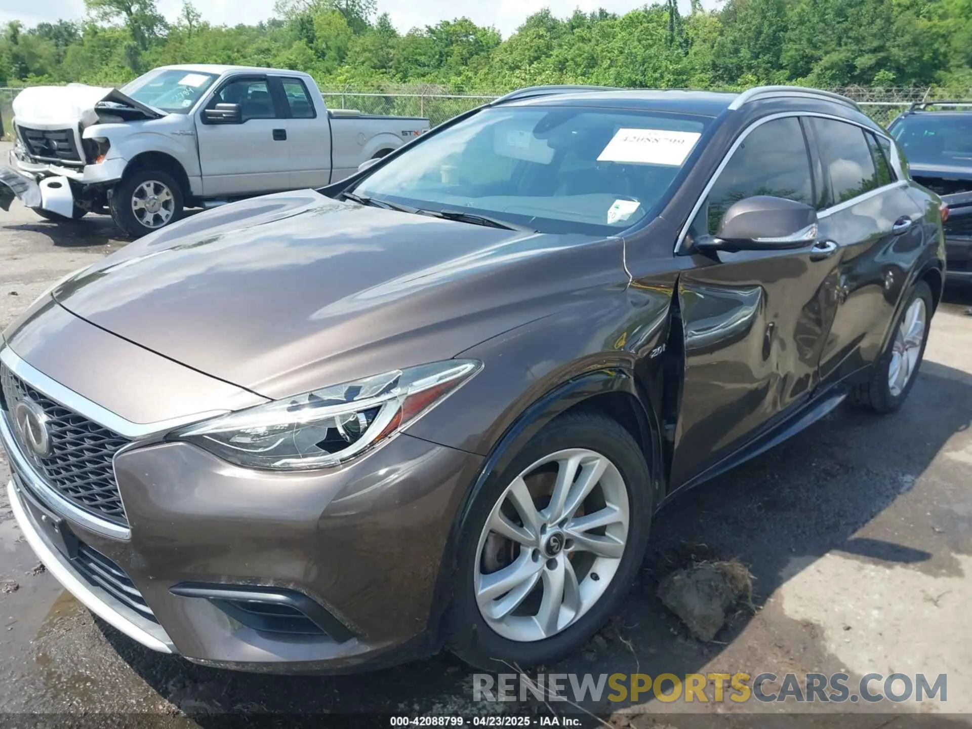 6 Photograph of a damaged car SJKCH5CP5KA012022 INFINITI QX30 2019