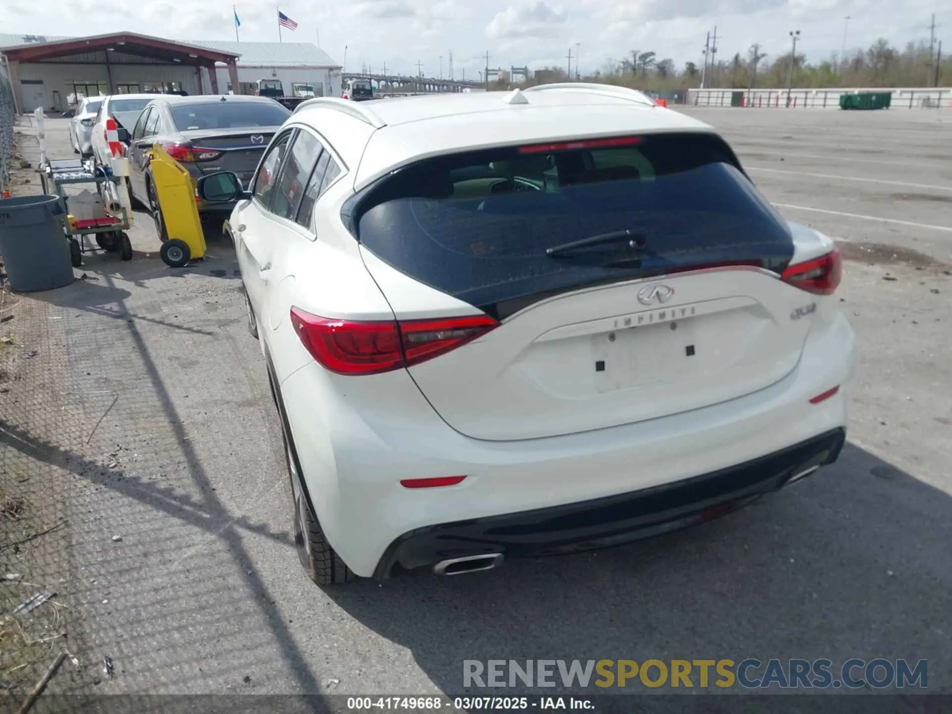 3 Photograph of a damaged car SJKCH5CP8KA010331 INFINITI QX30 2019