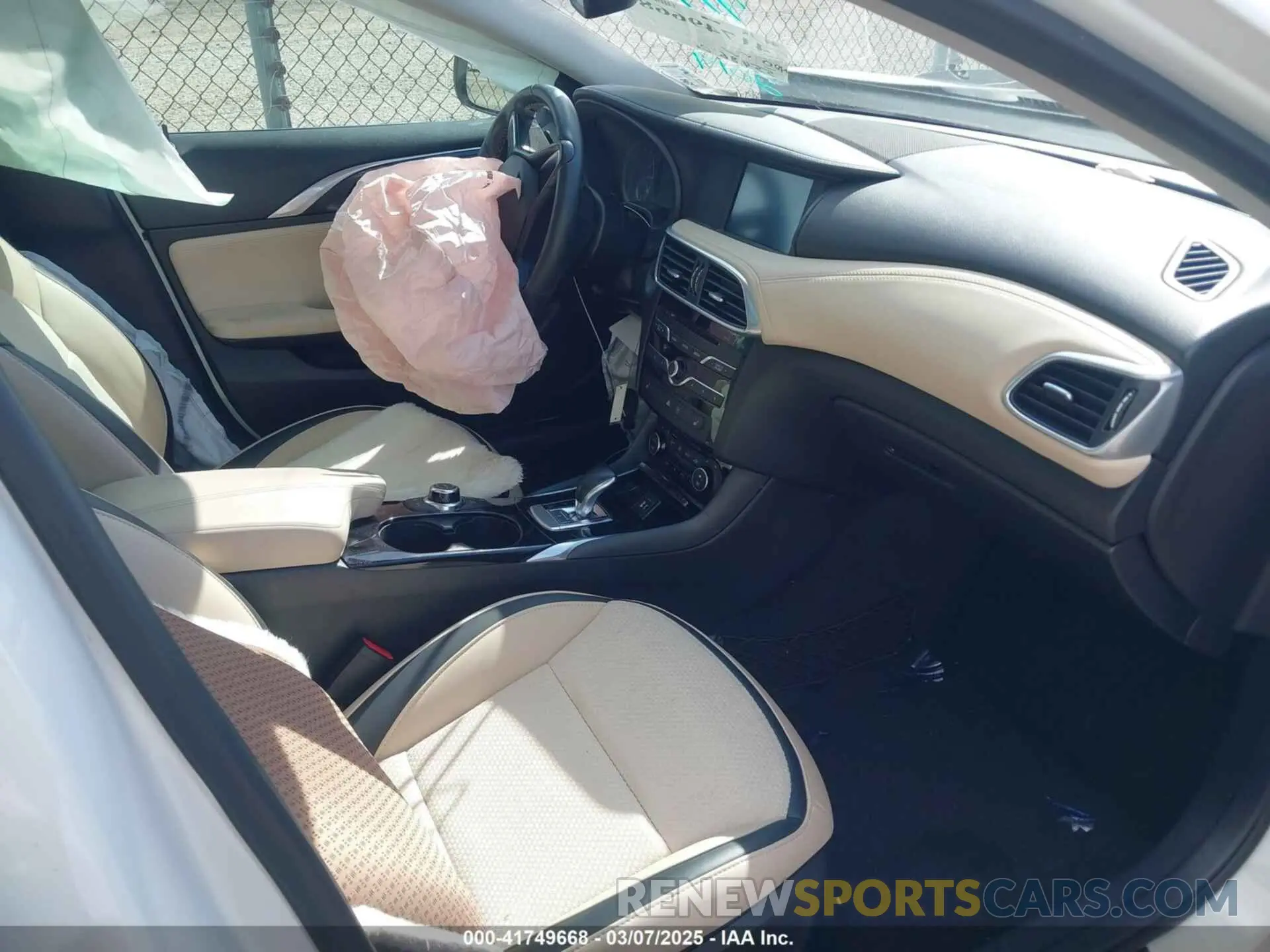 5 Photograph of a damaged car SJKCH5CP8KA010331 INFINITI QX30 2019
