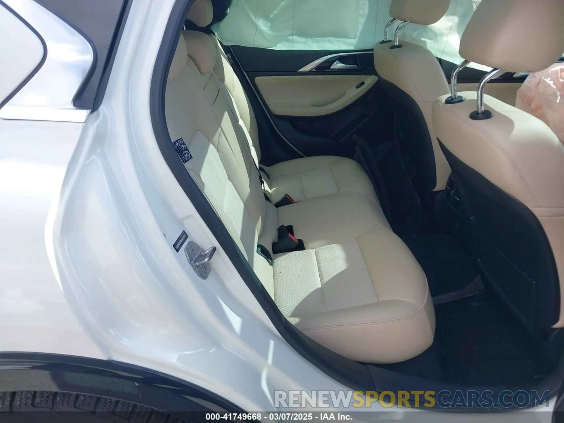 8 Photograph of a damaged car SJKCH5CP8KA010331 INFINITI QX30 2019
