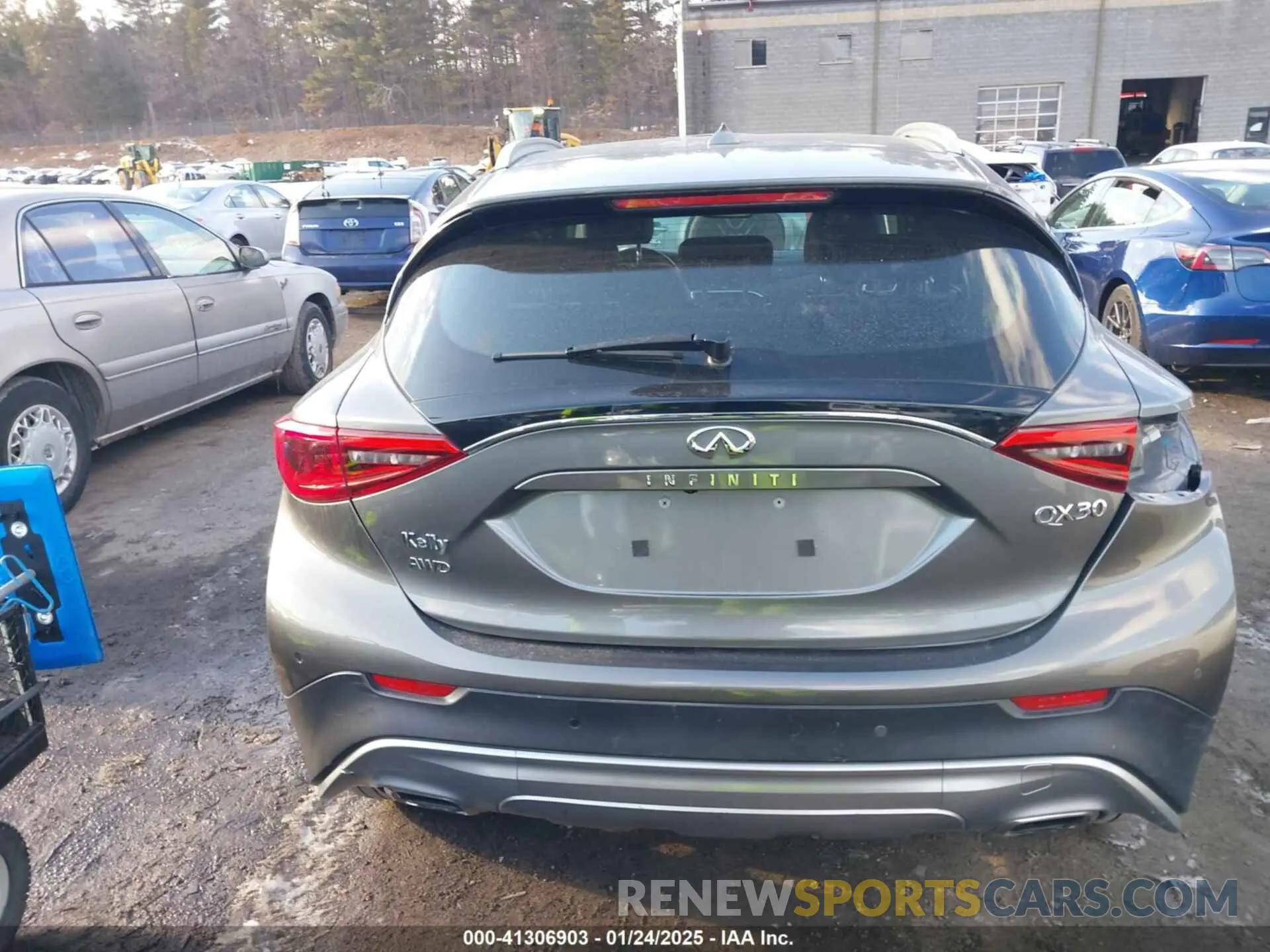 17 Photograph of a damaged car SJKCH5CR0KA008896 INFINITI QX30 2019