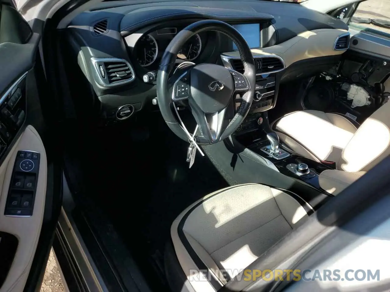 8 Photograph of a damaged car SJKCH5CR2KA011265 INFINITI QX30 2019
