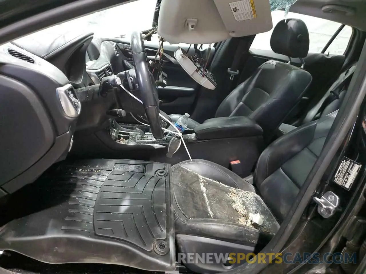 7 Photograph of a damaged car SJKCH5CR5KA010465 INFINITI QX30 2019