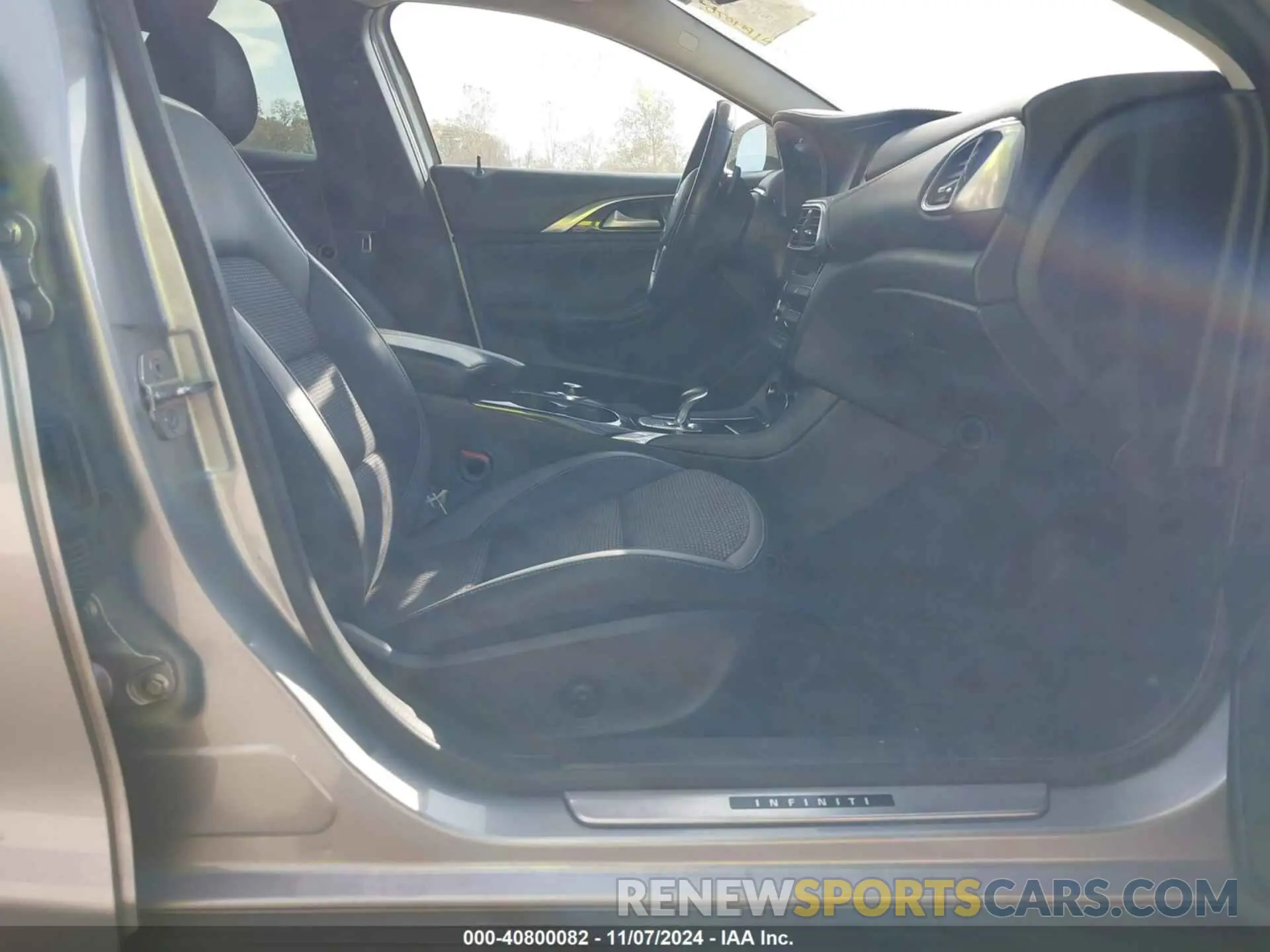 5 Photograph of a damaged car SJKCH5CRXKA011966 INFINITI QX30 2019