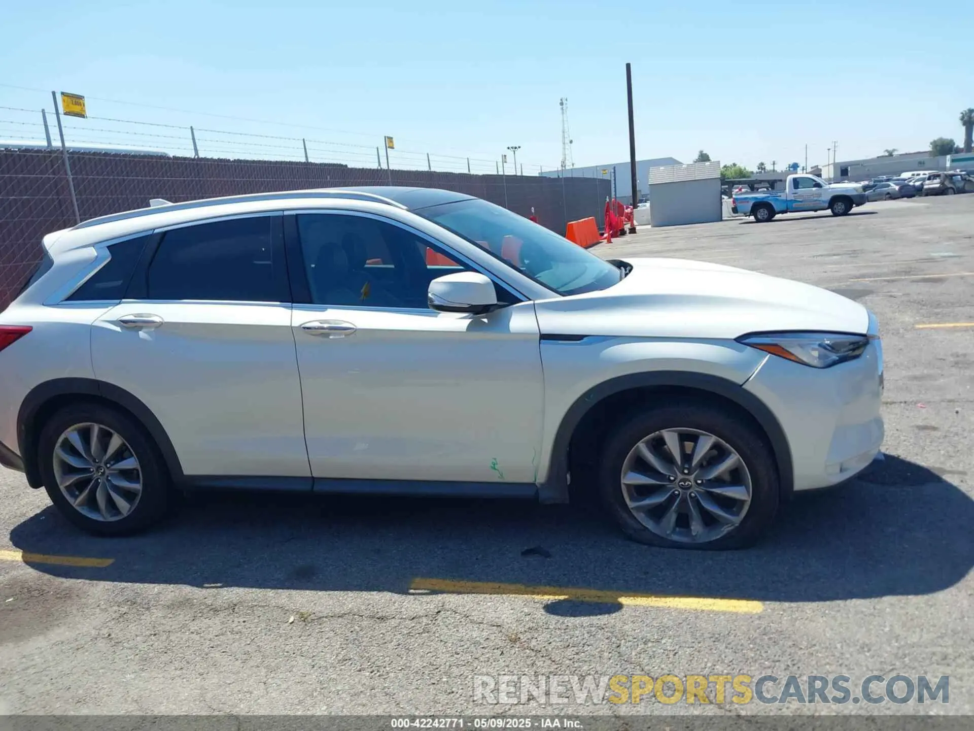 13 Photograph of a damaged car 3PCAJ5M10KF128308 INFINITI QX50 2019