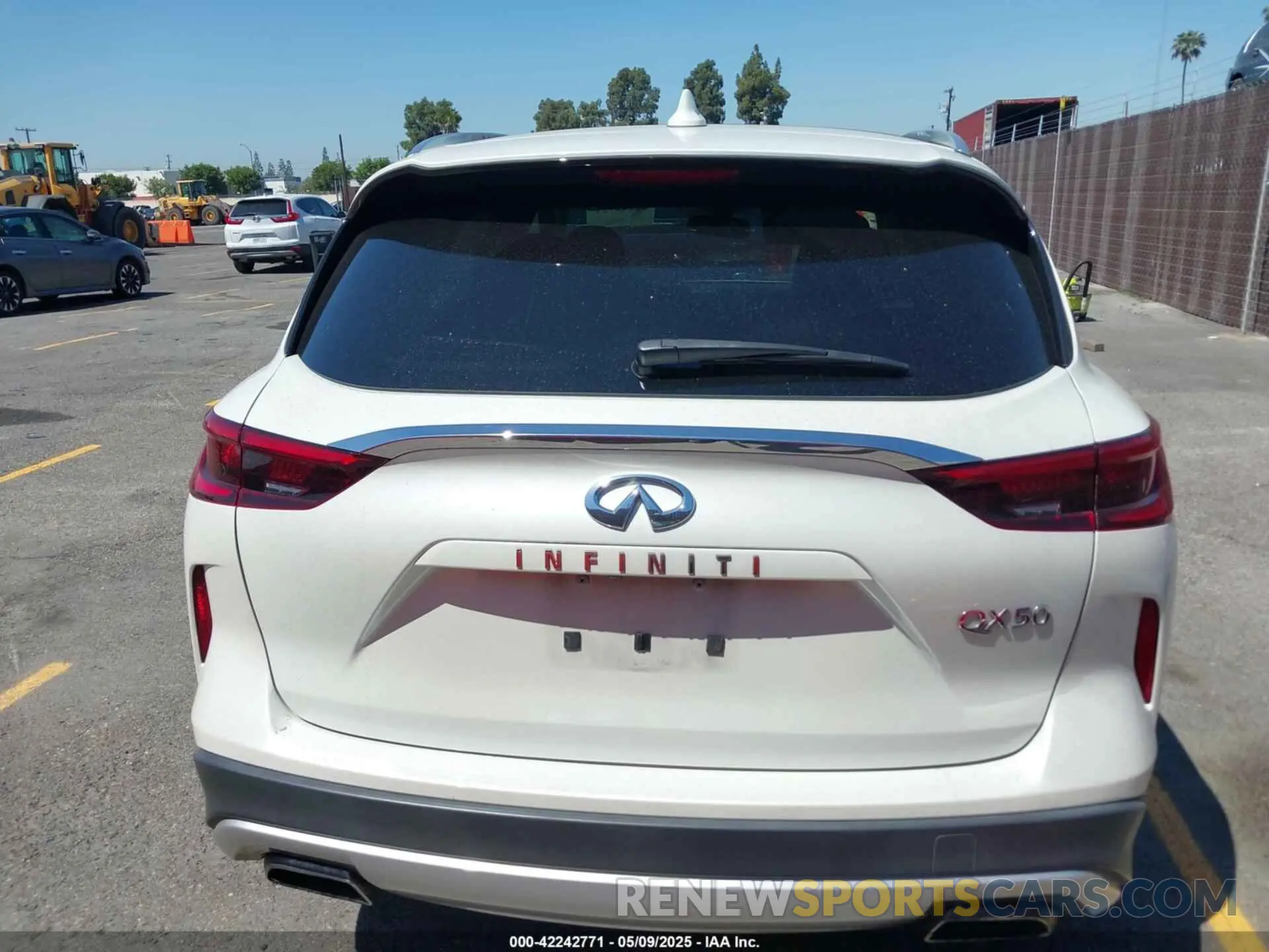 16 Photograph of a damaged car 3PCAJ5M10KF128308 INFINITI QX50 2019