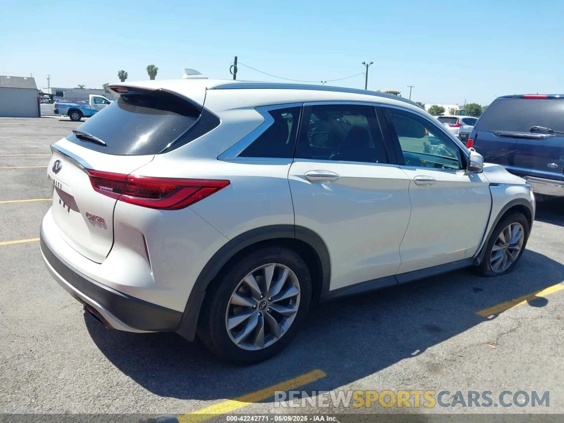 4 Photograph of a damaged car 3PCAJ5M10KF128308 INFINITI QX50 2019