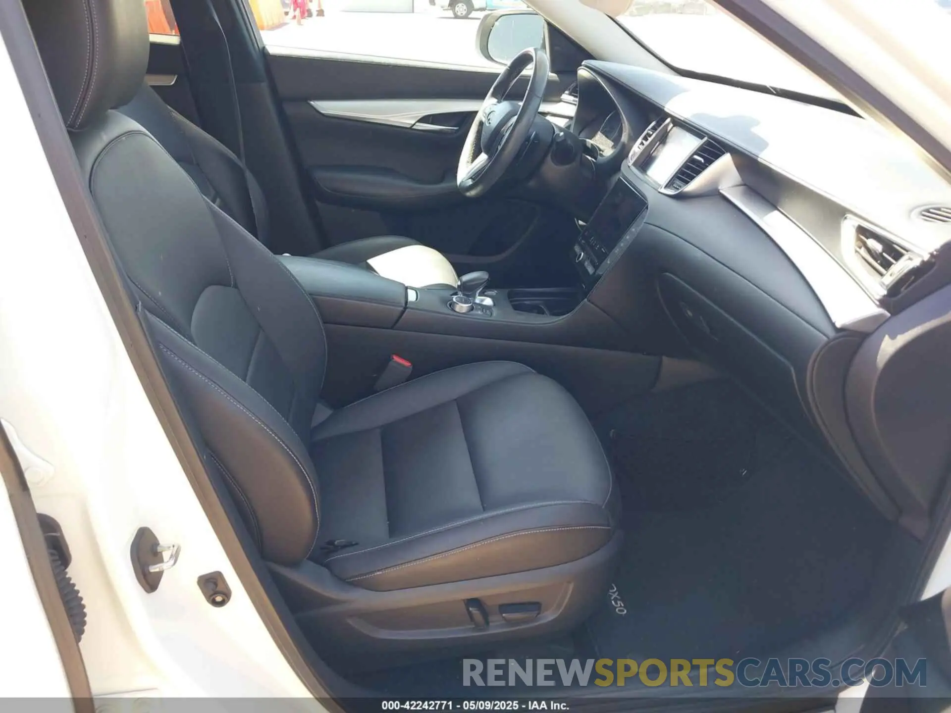 5 Photograph of a damaged car 3PCAJ5M10KF128308 INFINITI QX50 2019