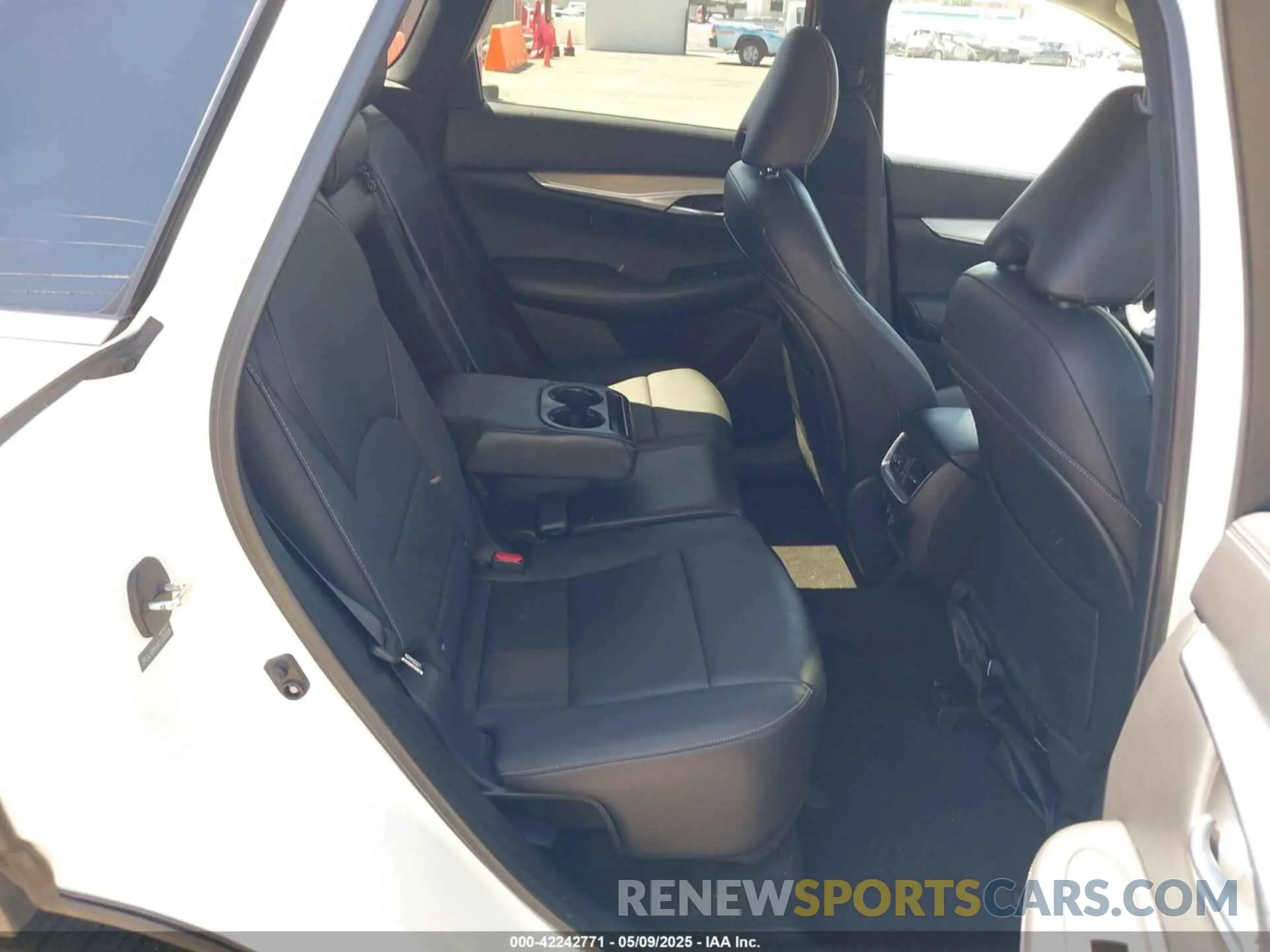 8 Photograph of a damaged car 3PCAJ5M10KF128308 INFINITI QX50 2019