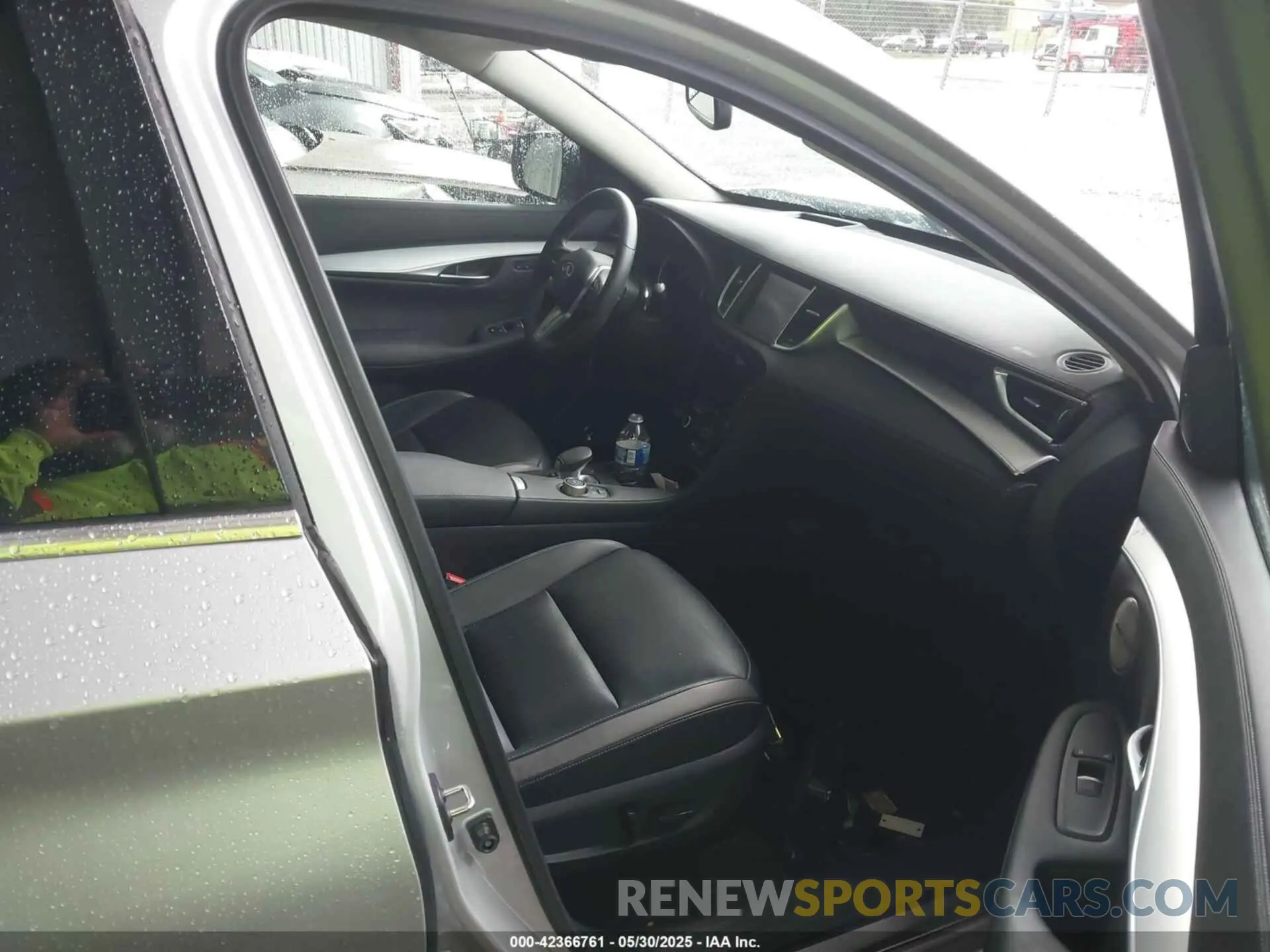 5 Photograph of a damaged car 3PCAJ5M10KF146405 INFINITI QX50 2019