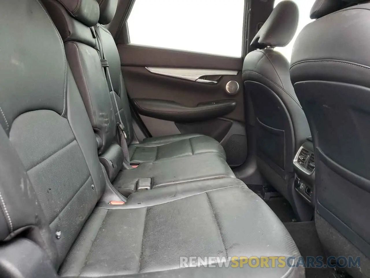 11 Photograph of a damaged car 3PCAJ5M11KF115180 INFINITI QX50 2019