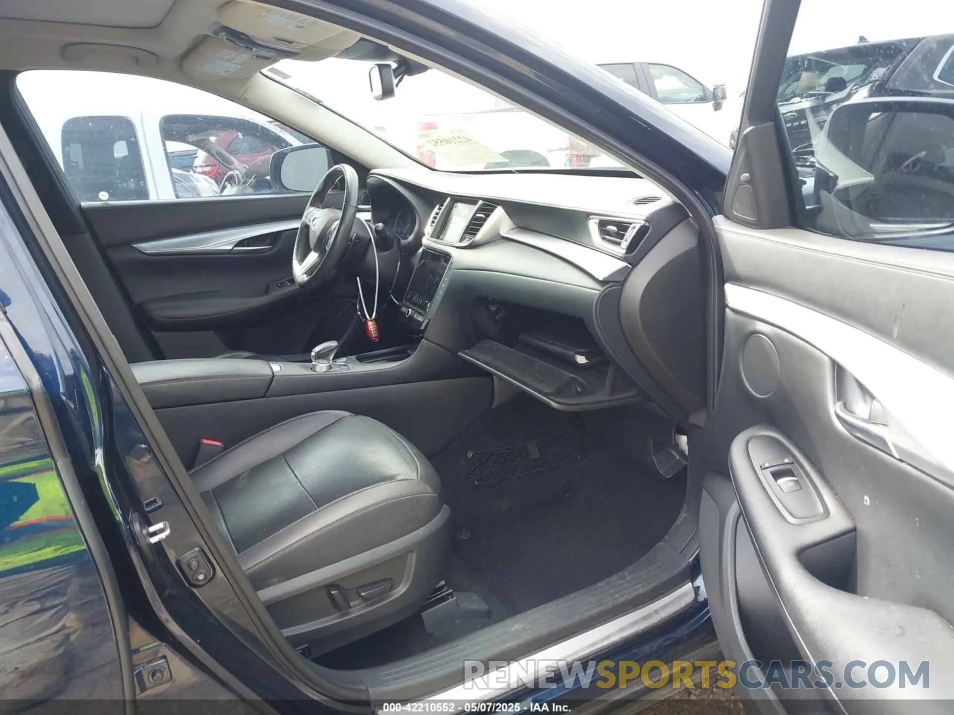 5 Photograph of a damaged car 3PCAJ5M12KF118394 INFINITI QX50 2019