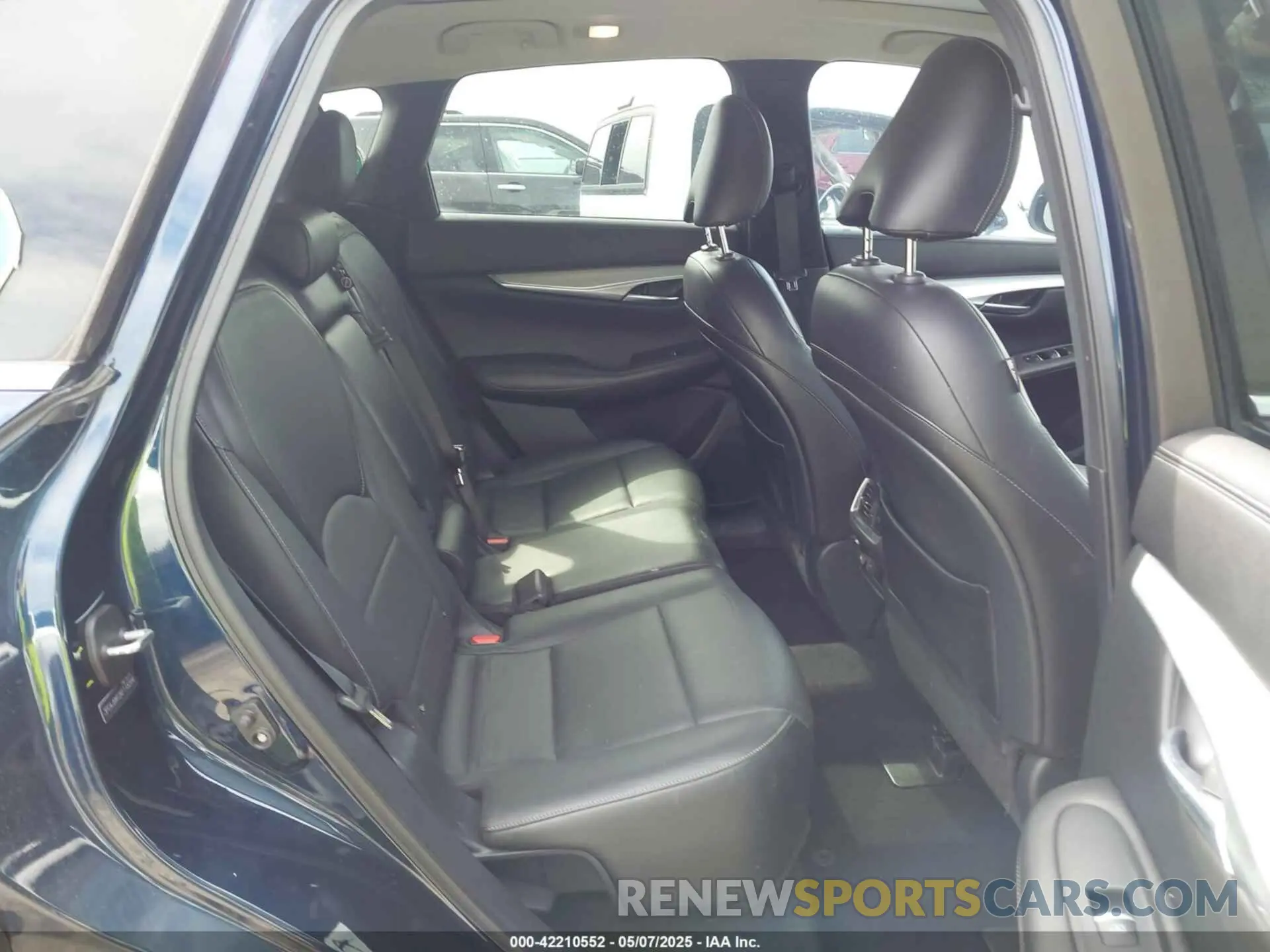 8 Photograph of a damaged car 3PCAJ5M12KF118394 INFINITI QX50 2019