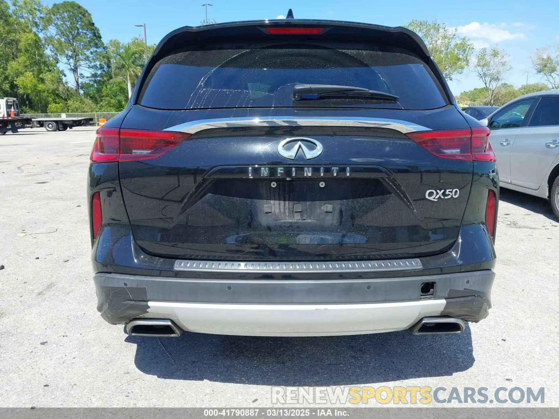 17 Photograph of a damaged car 3PCAJ5M12KF122087 INFINITI QX50 2019