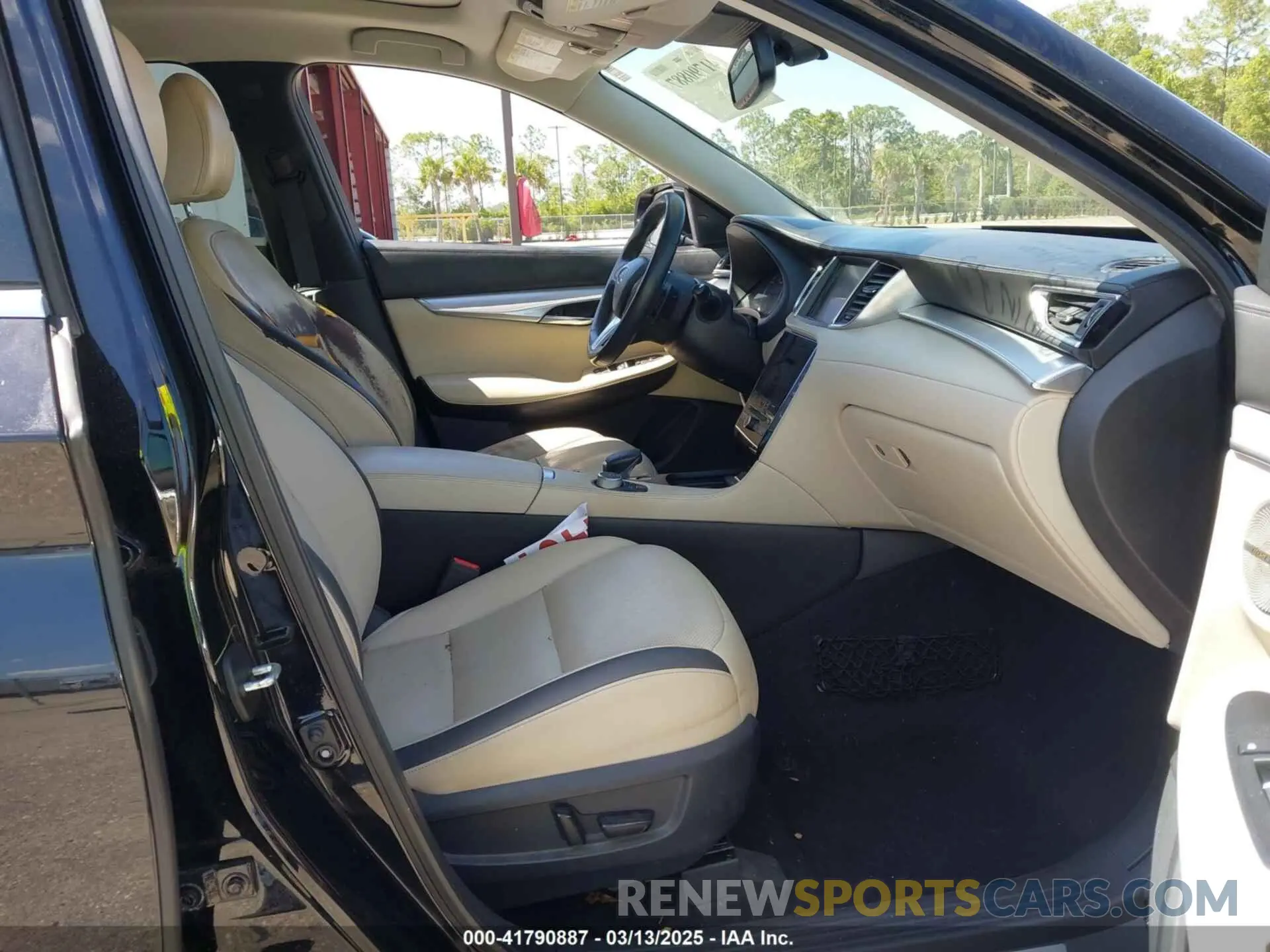 5 Photograph of a damaged car 3PCAJ5M12KF122087 INFINITI QX50 2019