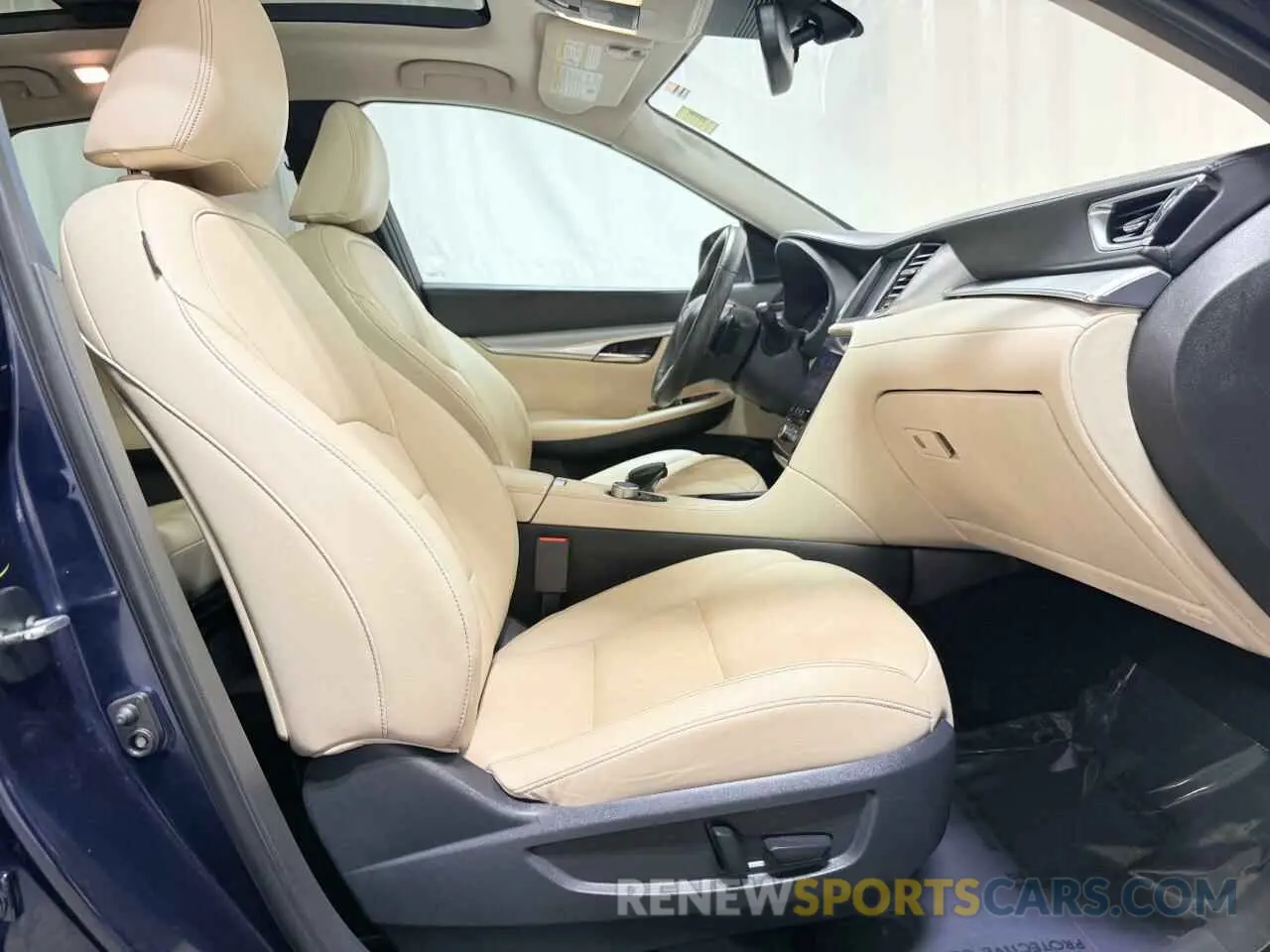 5 Photograph of a damaged car 3PCAJ5M12KF122722 INFINITI QX50 2019