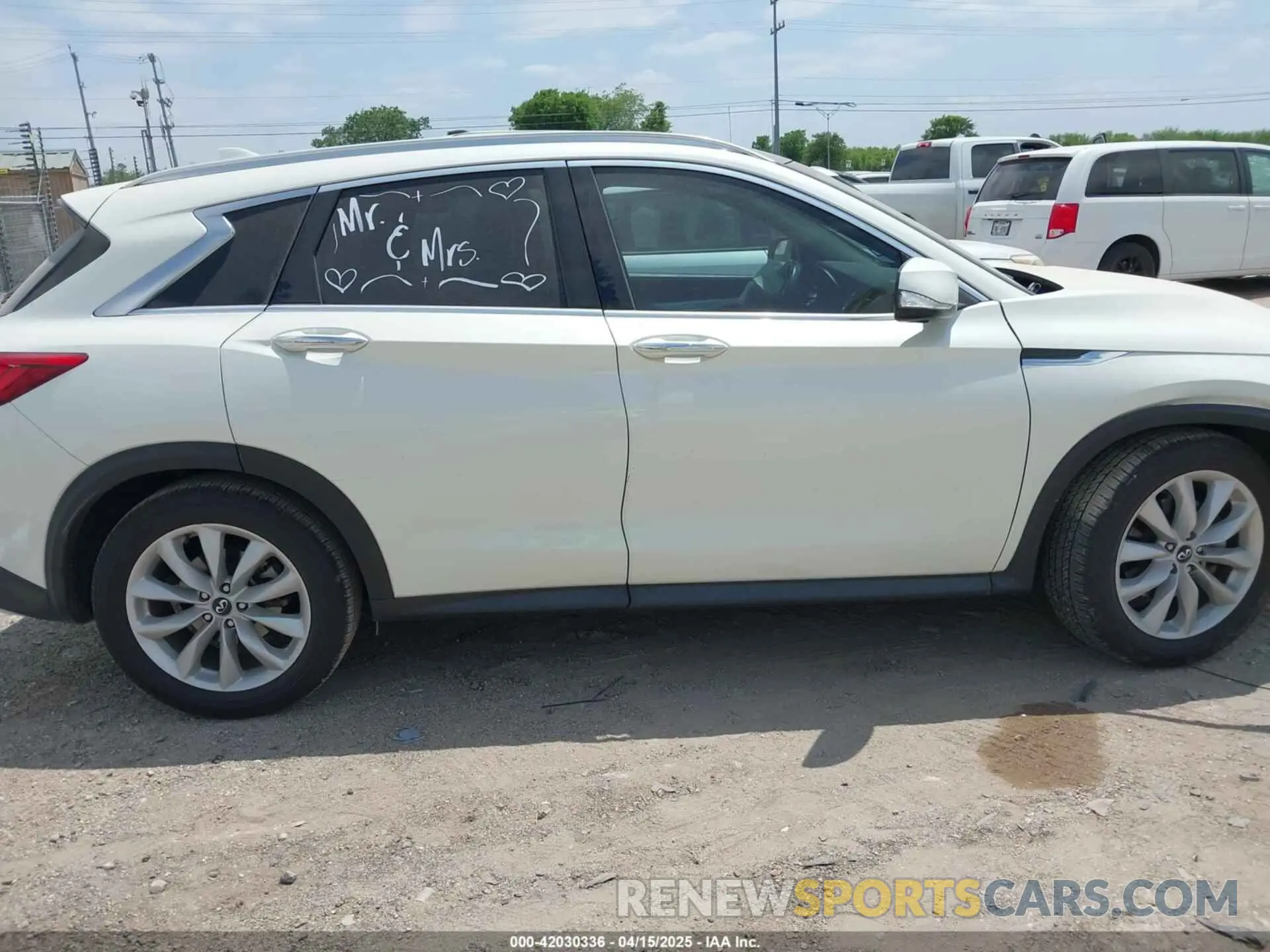 14 Photograph of a damaged car 3PCAJ5M13KF111468 INFINITI QX50 2019