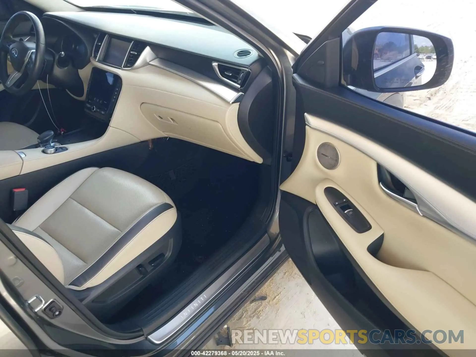 5 Photograph of a damaged car 3PCAJ5M14KF107297 INFINITI QX50 2019