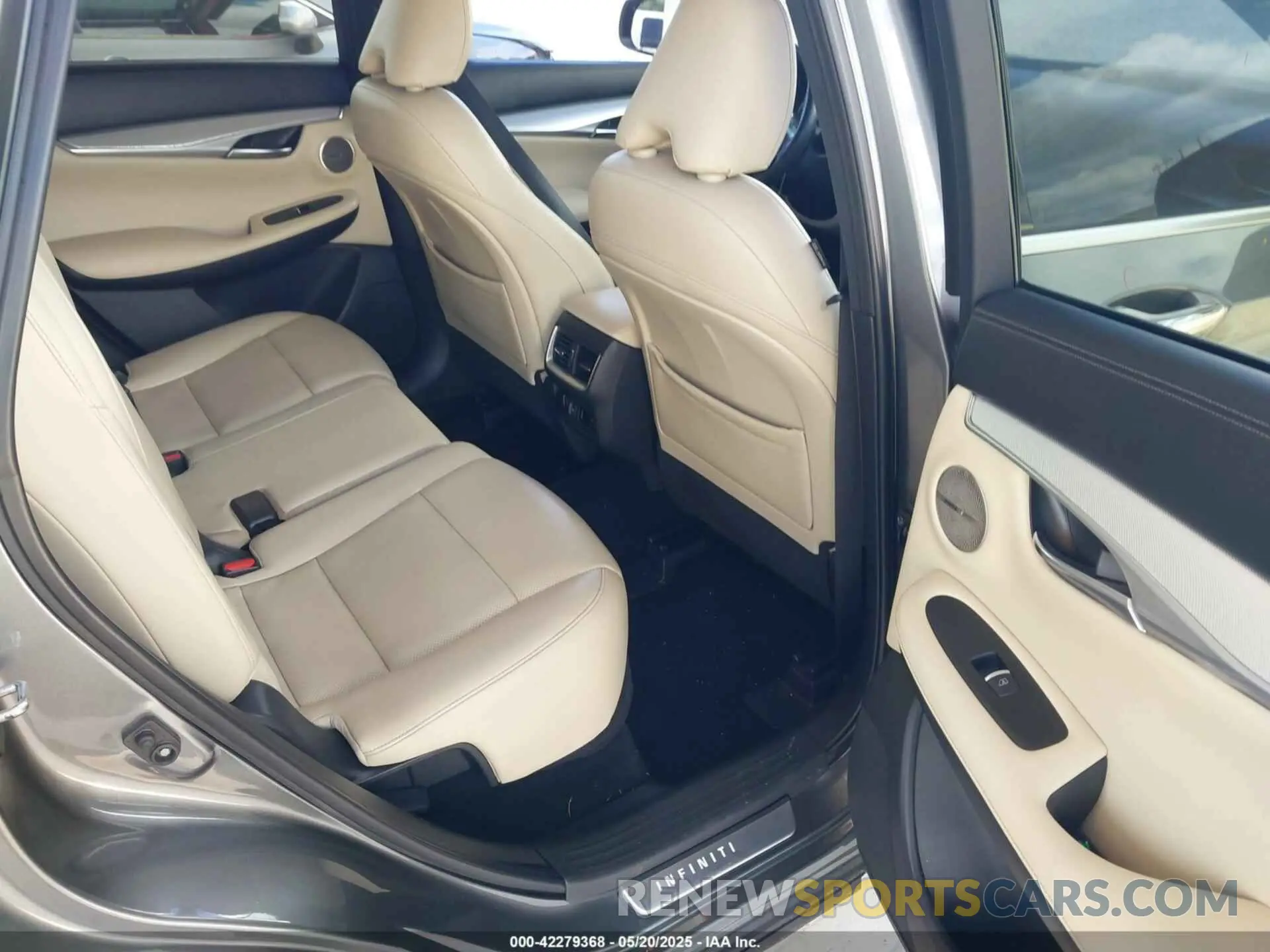 8 Photograph of a damaged car 3PCAJ5M14KF107297 INFINITI QX50 2019