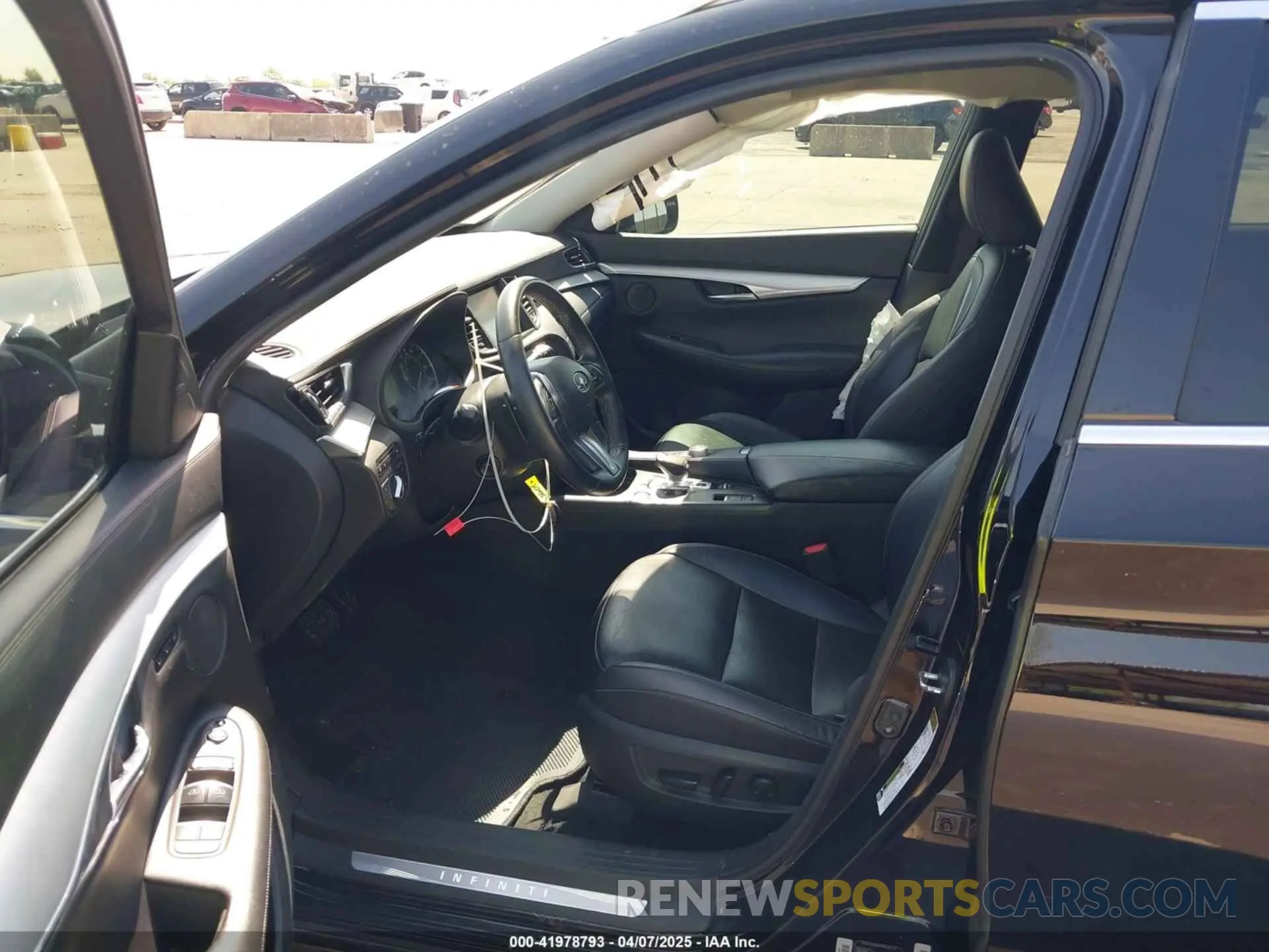 5 Photograph of a damaged car 3PCAJ5M15KF112850 INFINITI QX50 2019