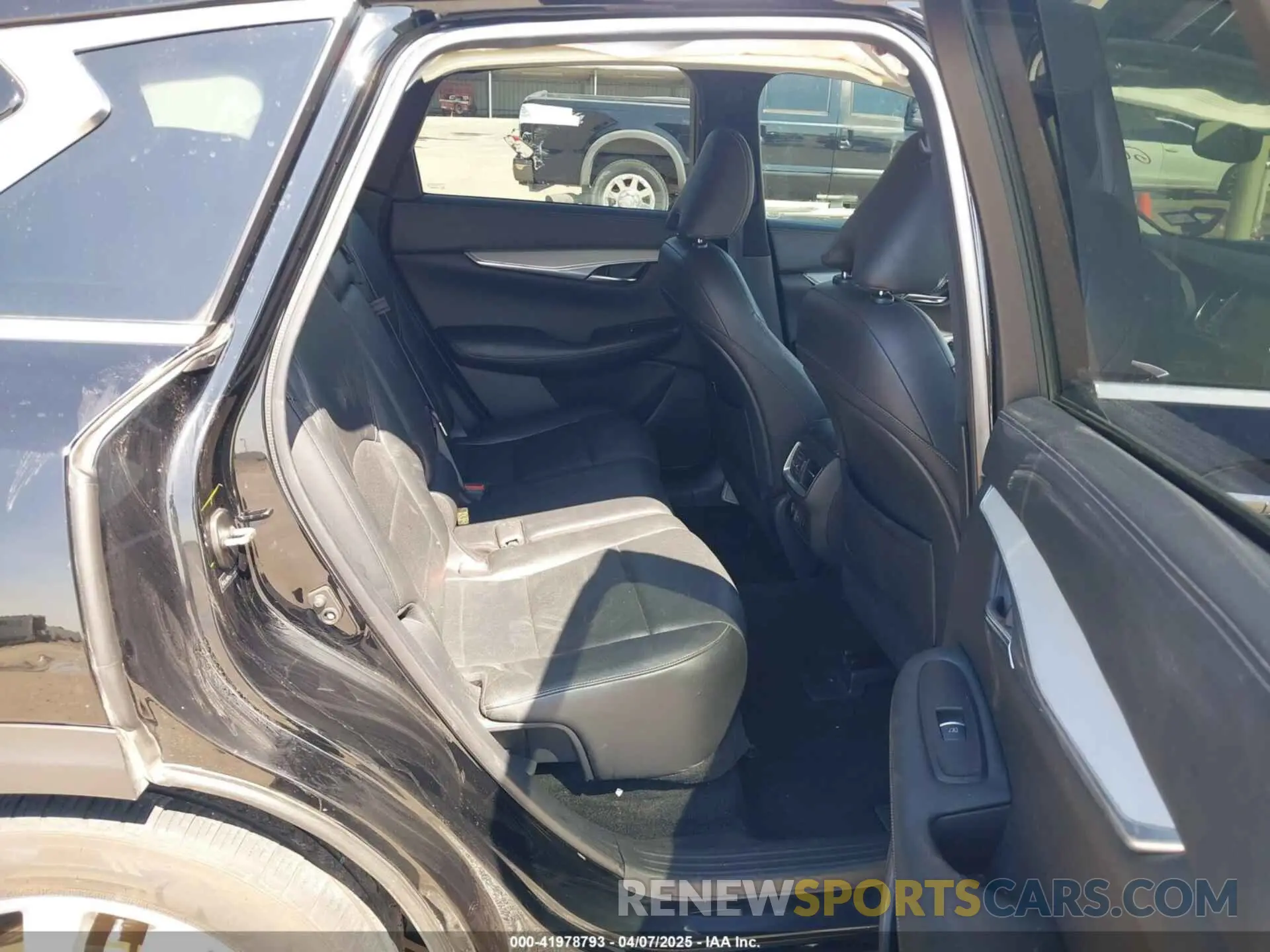 8 Photograph of a damaged car 3PCAJ5M15KF112850 INFINITI QX50 2019