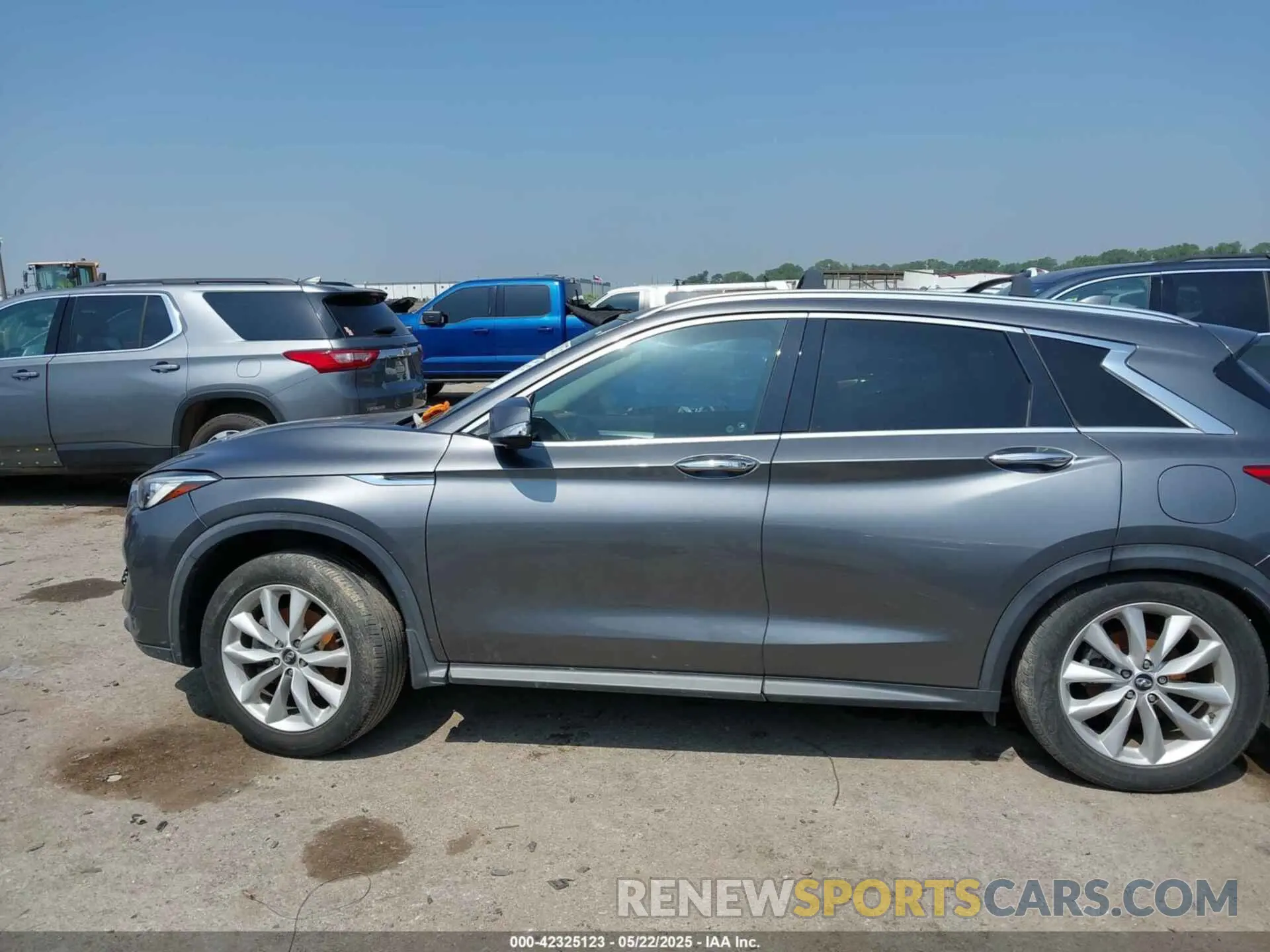 13 Photograph of a damaged car 3PCAJ5M15KF124724 INFINITI QX50 2019