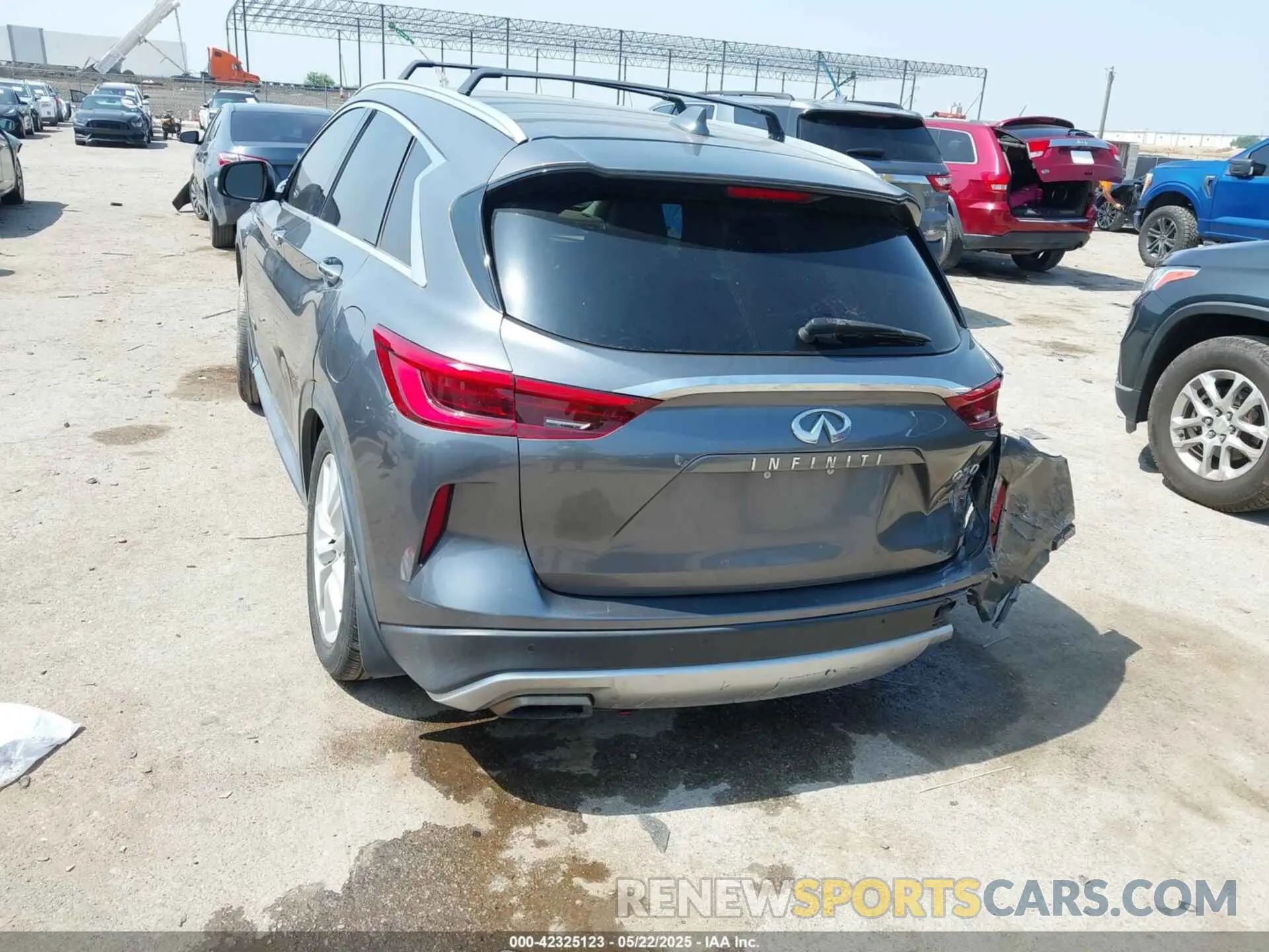 3 Photograph of a damaged car 3PCAJ5M15KF124724 INFINITI QX50 2019