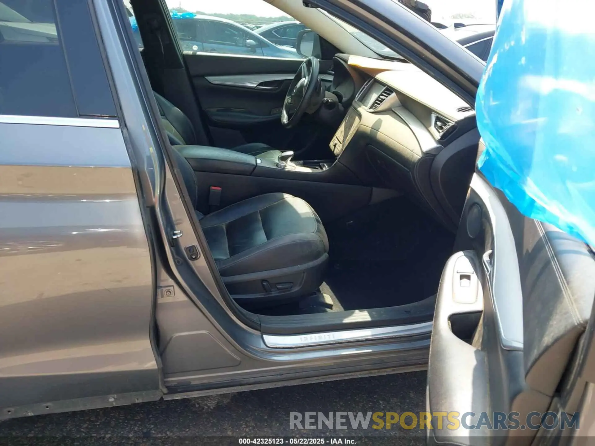 5 Photograph of a damaged car 3PCAJ5M15KF124724 INFINITI QX50 2019