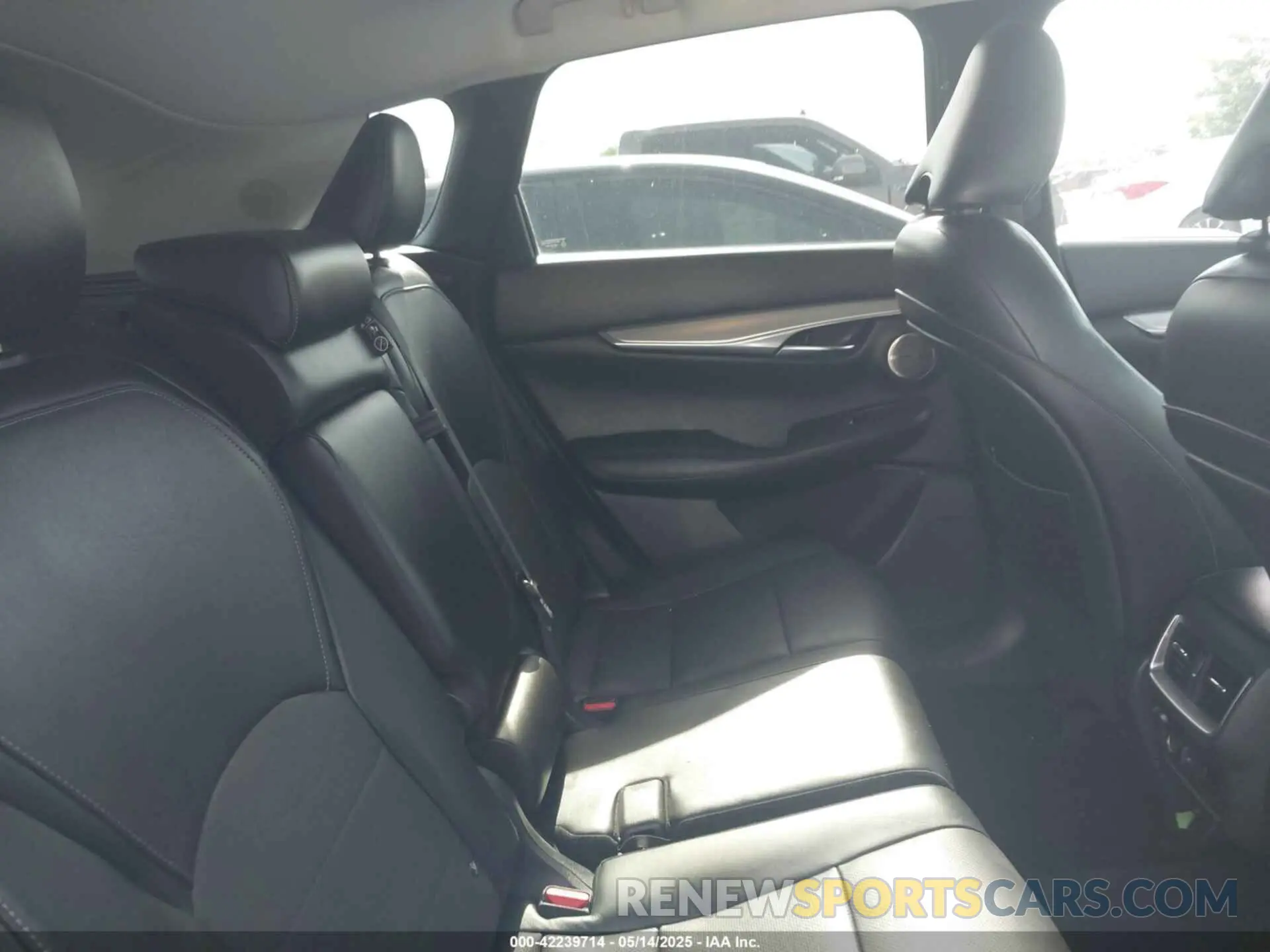 8 Photograph of a damaged car 3PCAJ5M16KF104787 INFINITI QX50 2019