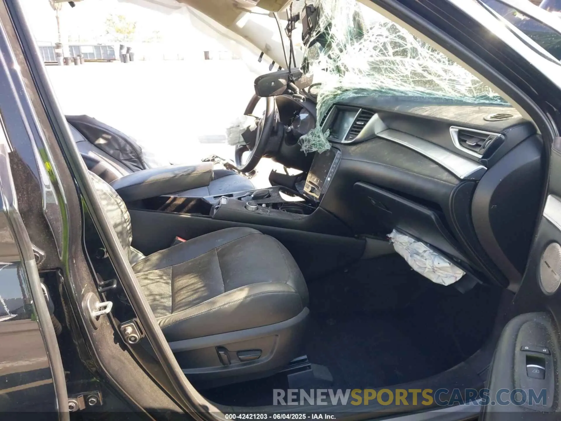 5 Photograph of a damaged car 3PCAJ5M16KF116275 INFINITI QX50 2019