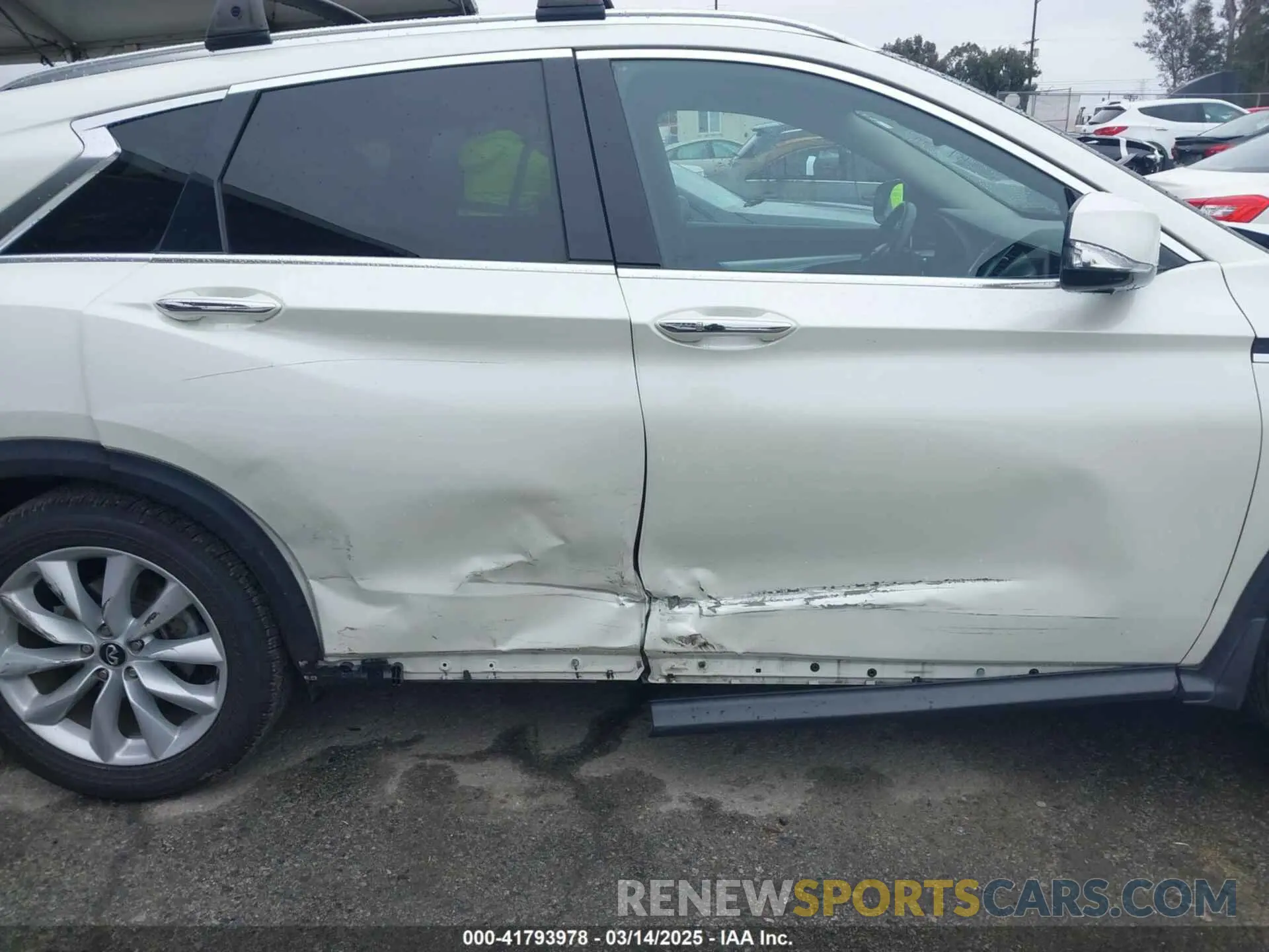 13 Photograph of a damaged car 3PCAJ5M16KF116521 INFINITI QX50 2019