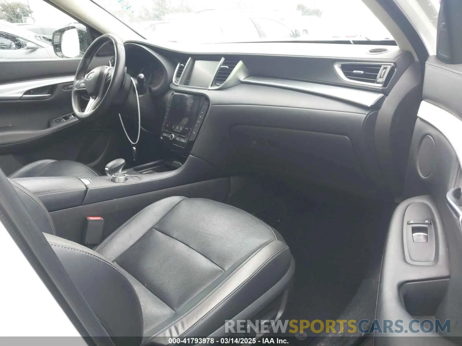 5 Photograph of a damaged car 3PCAJ5M16KF116521 INFINITI QX50 2019