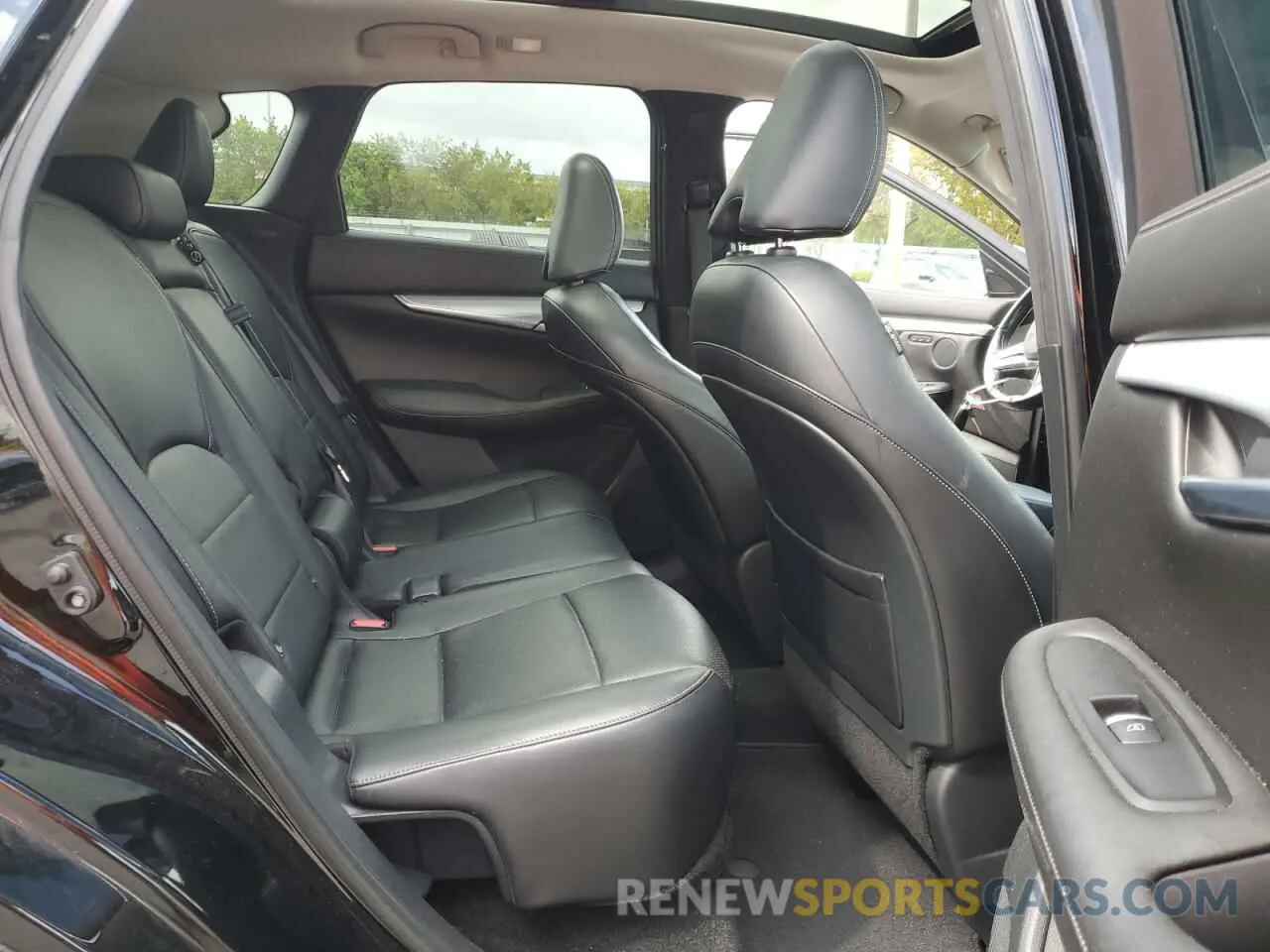 11 Photograph of a damaged car 3PCAJ5M16KF117748 INFINITI QX50 2019