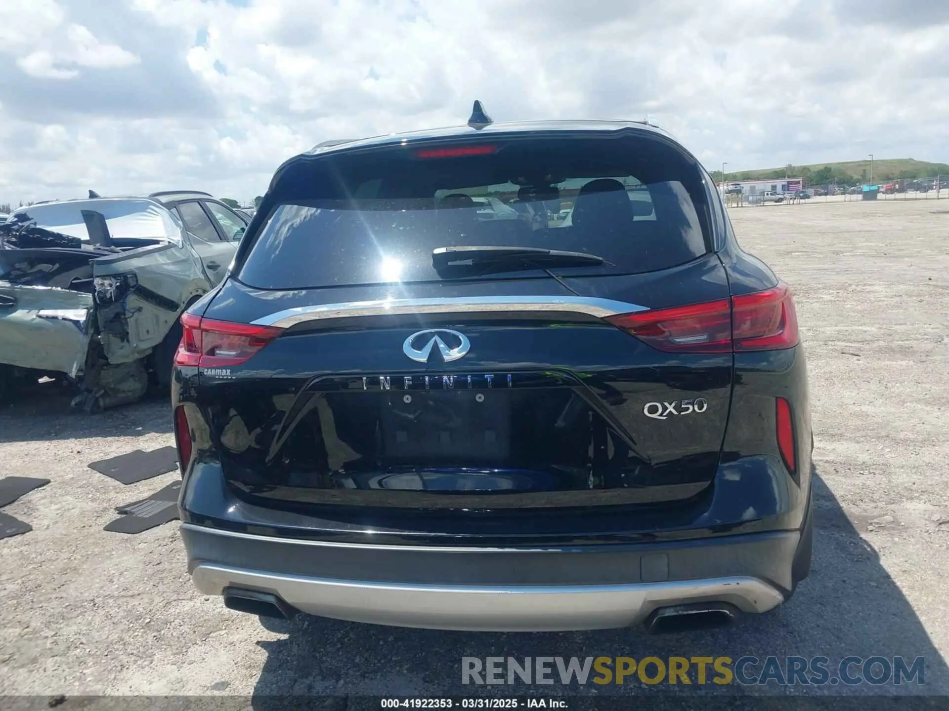 17 Photograph of a damaged car 3PCAJ5M16KF119709 INFINITI QX50 2019