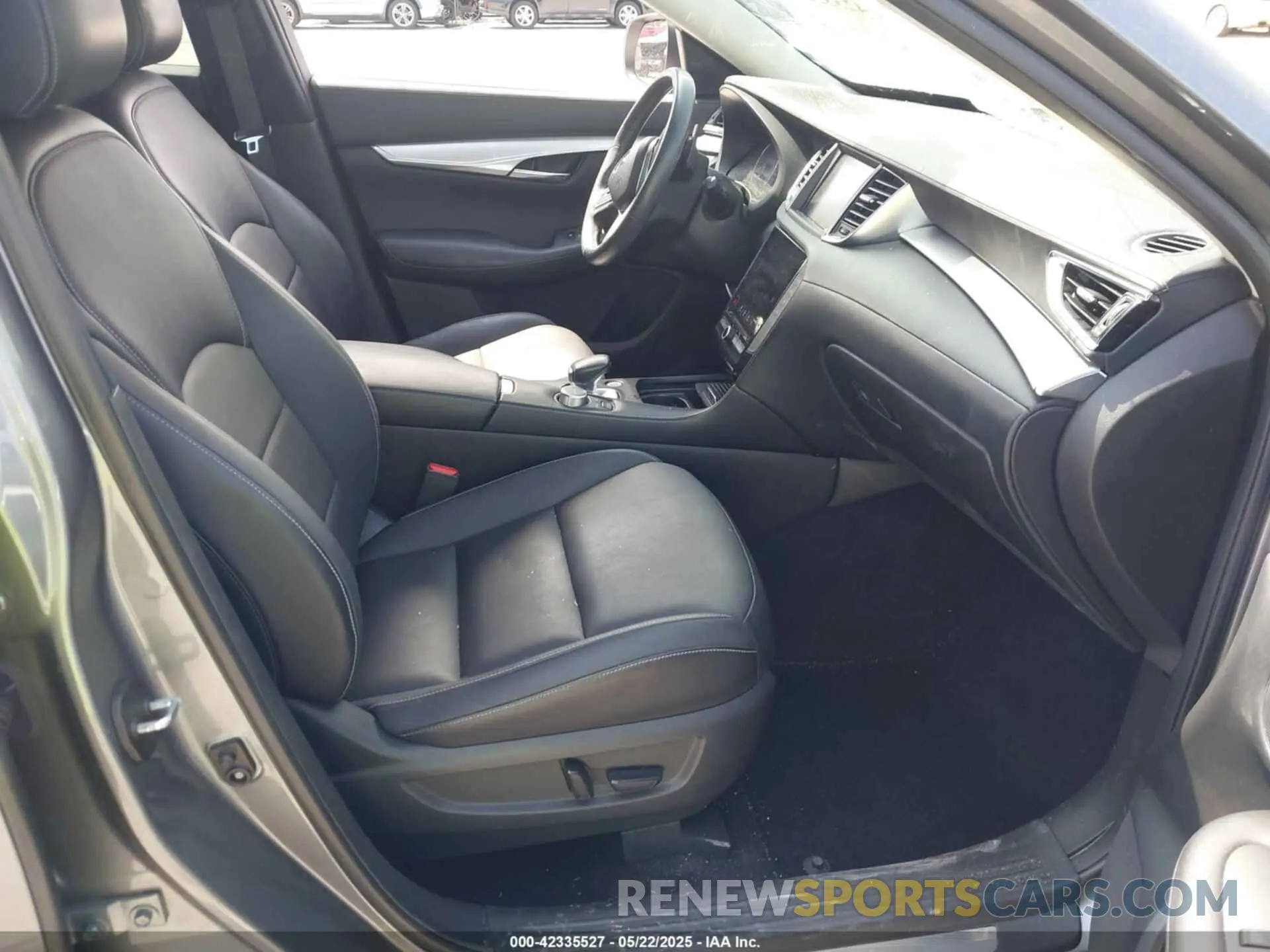 5 Photograph of a damaged car 3PCAJ5M16KF138258 INFINITI QX50 2019