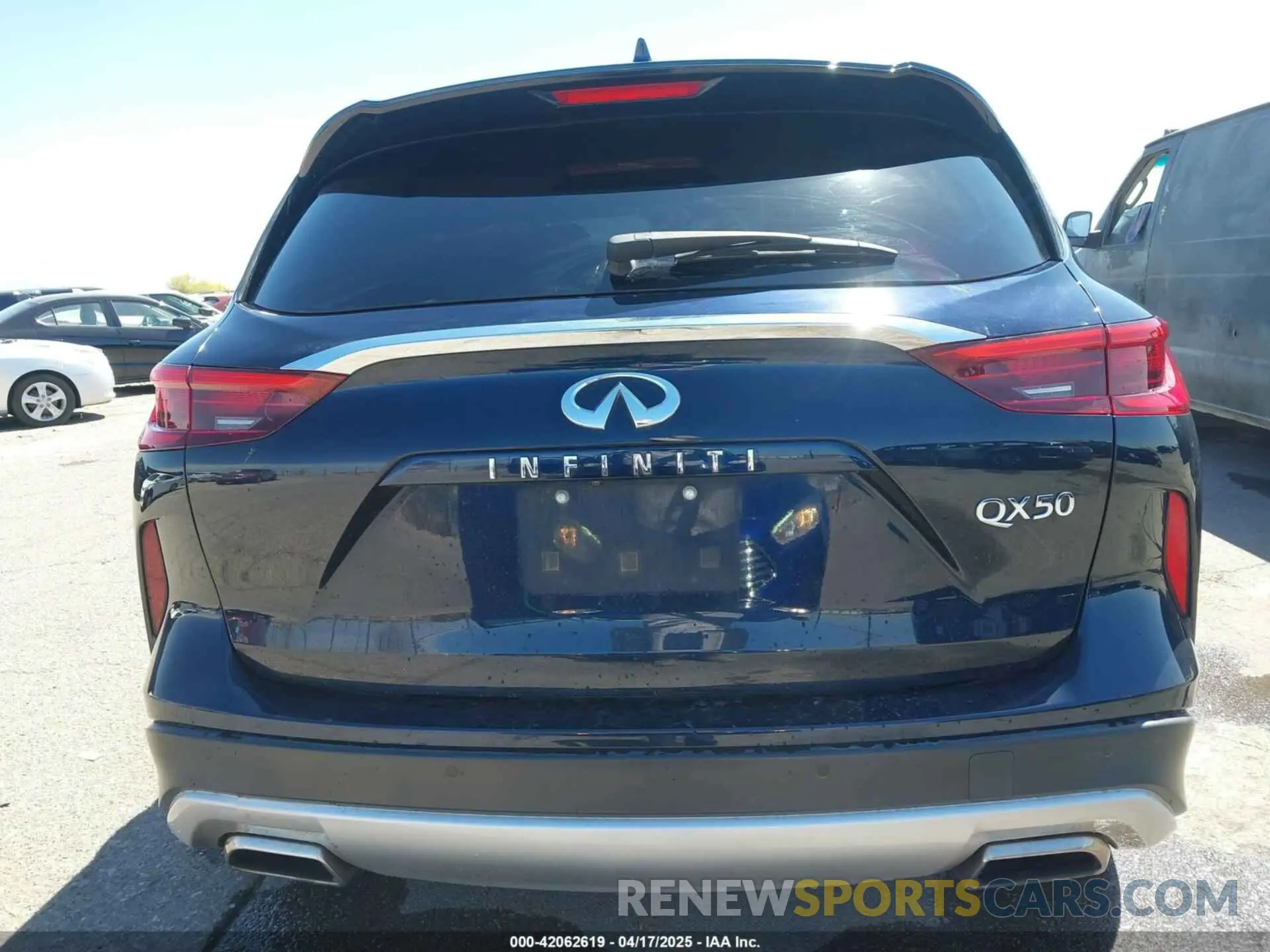 17 Photograph of a damaged car 3PCAJ5M17KF120819 INFINITI QX50 2019