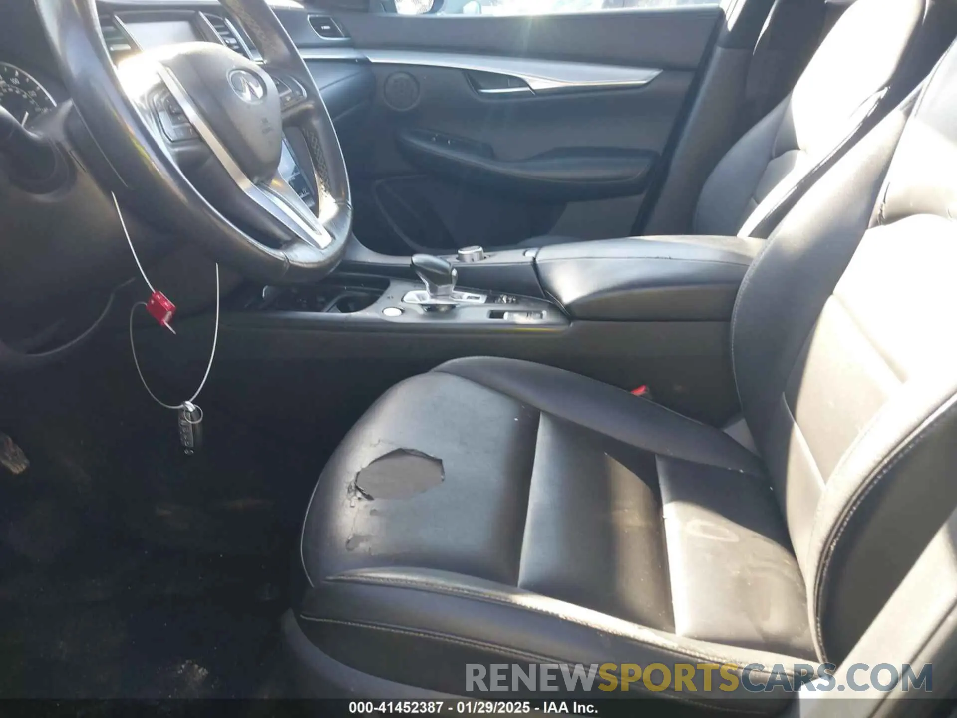 5 Photograph of a damaged car 3PCAJ5M17KF121971 INFINITI QX50 2019