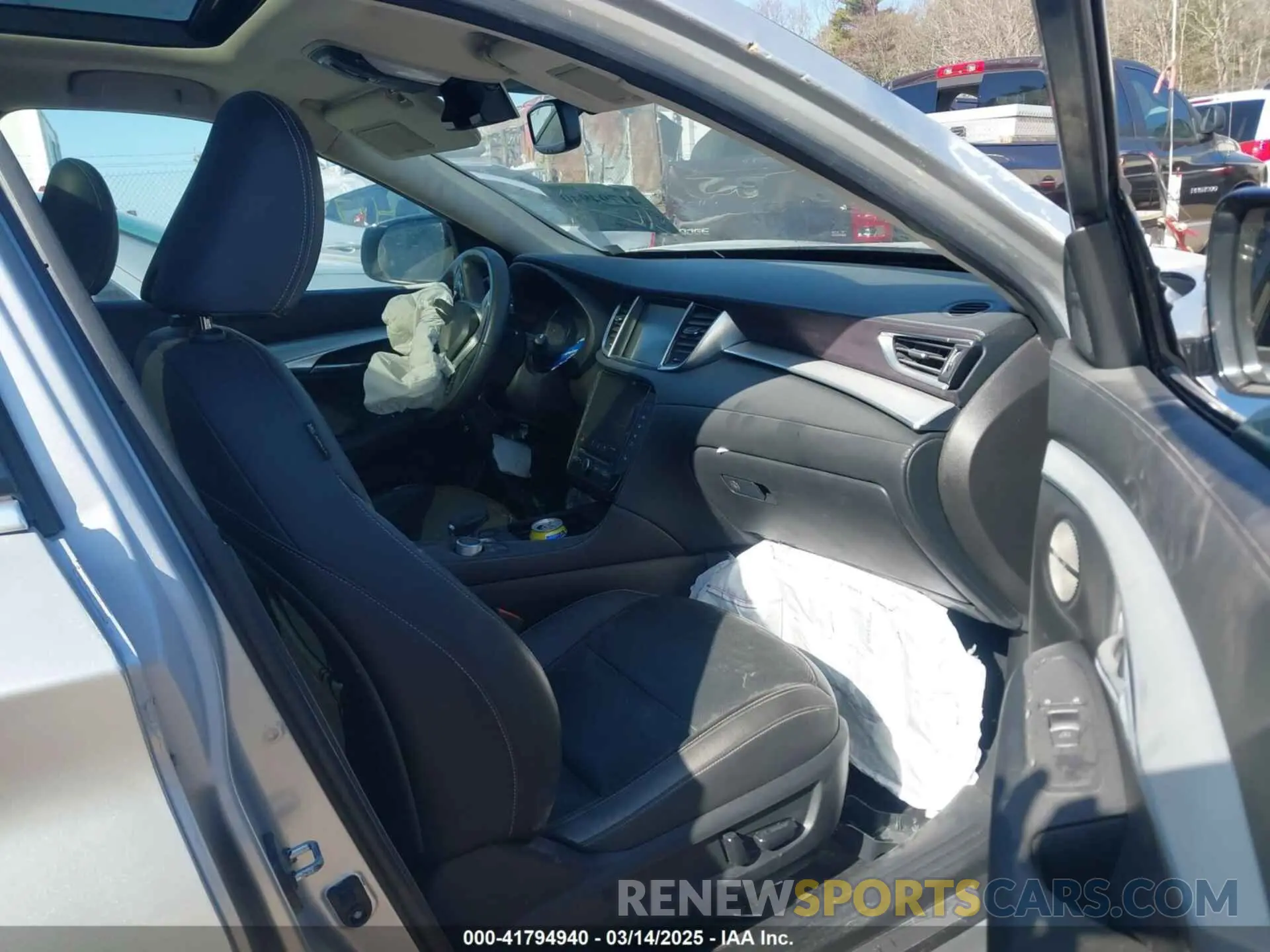 5 Photograph of a damaged car 3PCAJ5M18KF102894 INFINITI QX50 2019