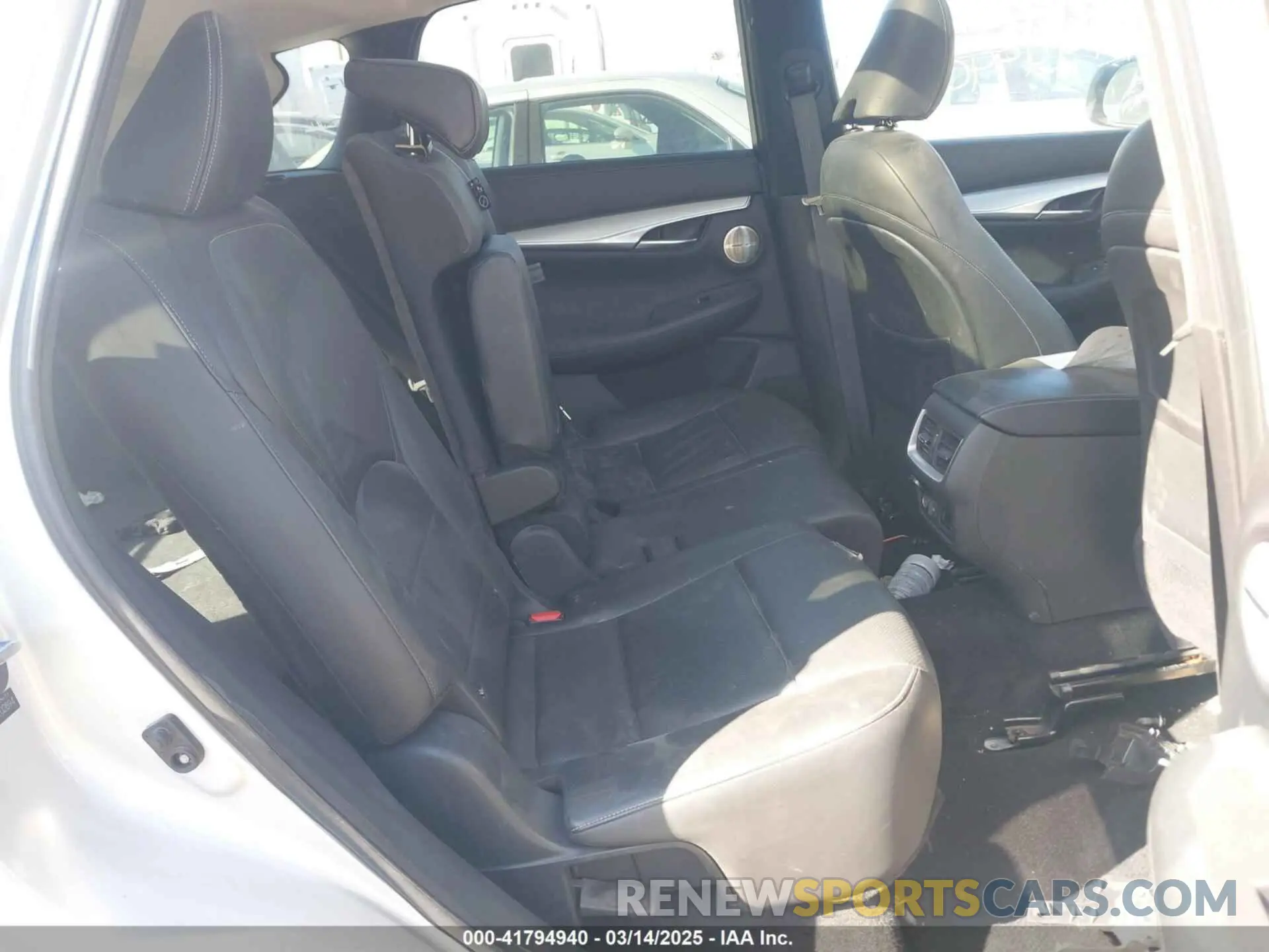 8 Photograph of a damaged car 3PCAJ5M18KF102894 INFINITI QX50 2019
