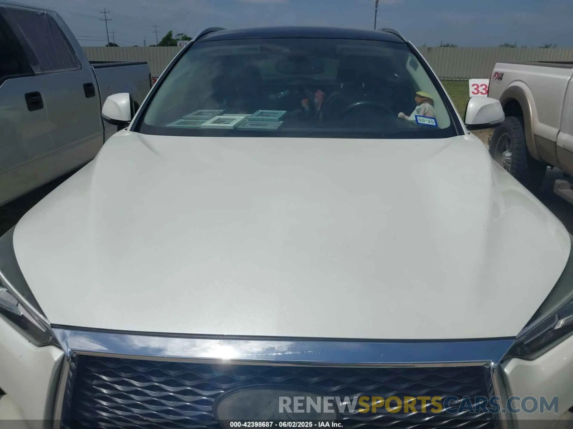 10 Photograph of a damaged car 3PCAJ5M18KF122093 INFINITI QX50 2019