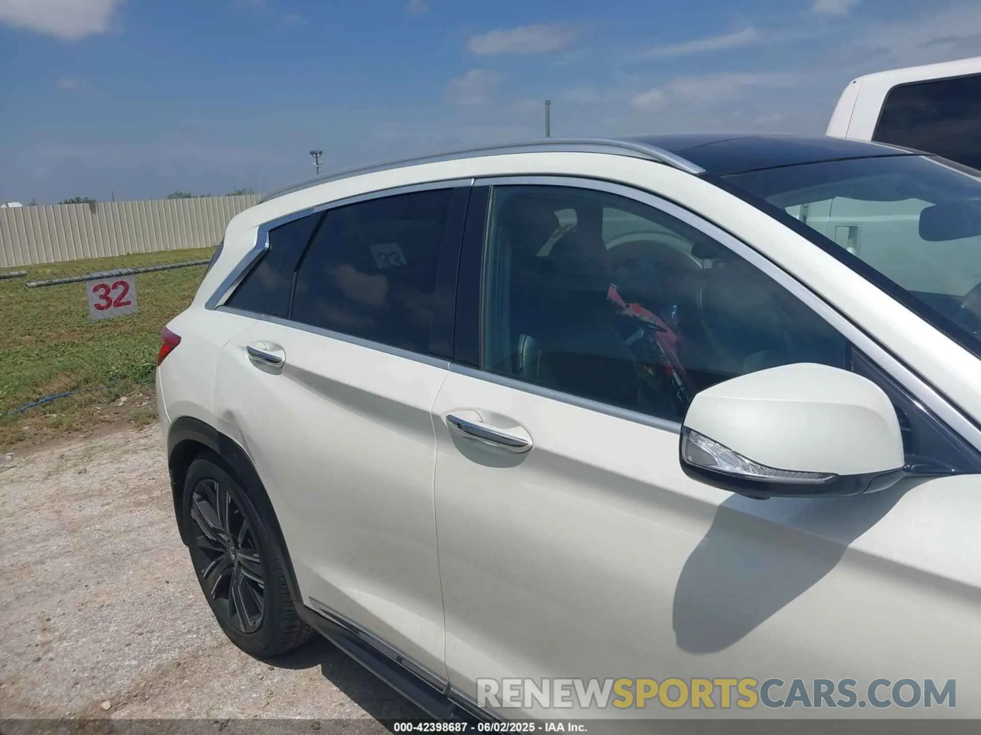 12 Photograph of a damaged car 3PCAJ5M18KF122093 INFINITI QX50 2019