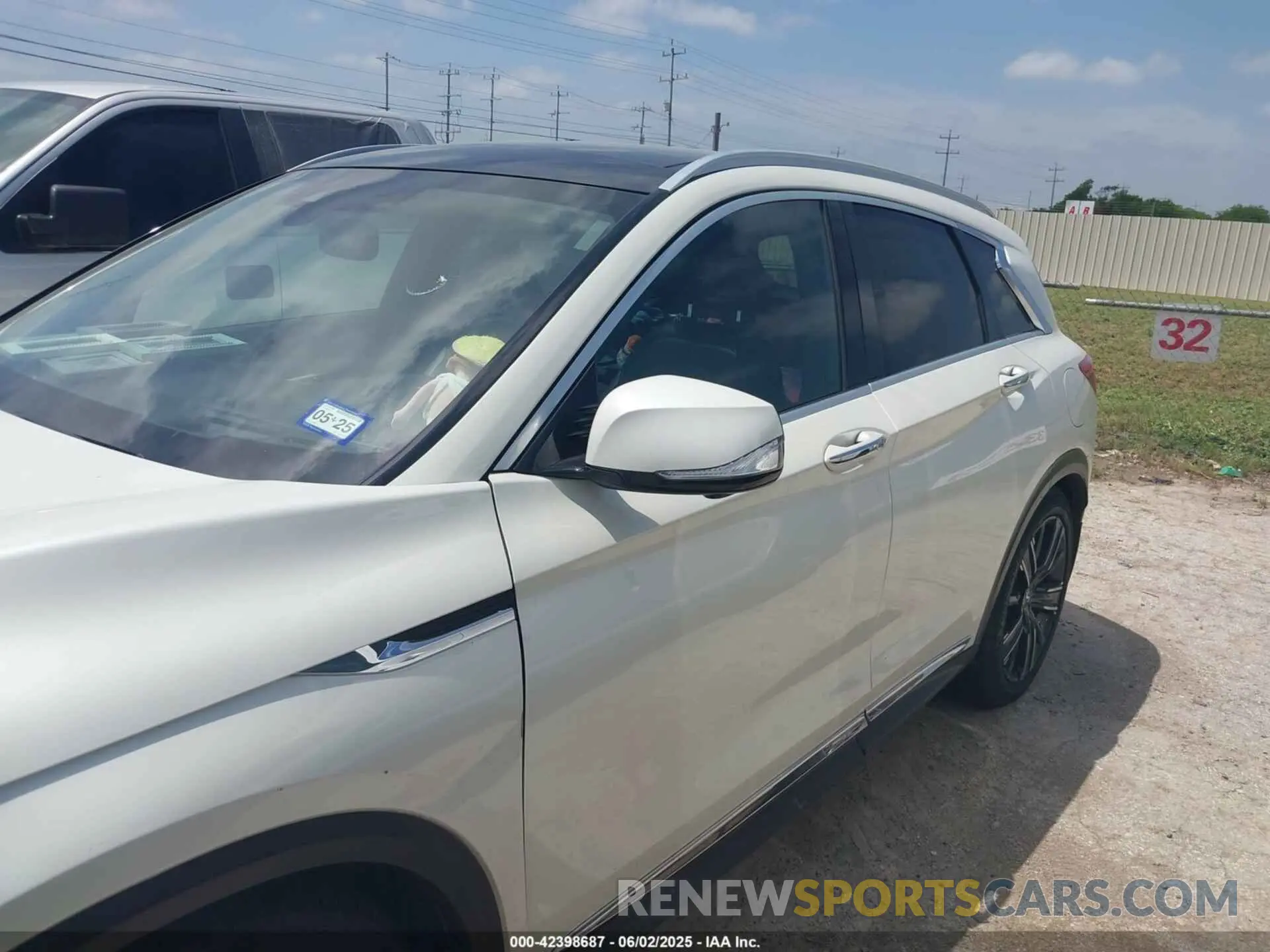 13 Photograph of a damaged car 3PCAJ5M18KF122093 INFINITI QX50 2019